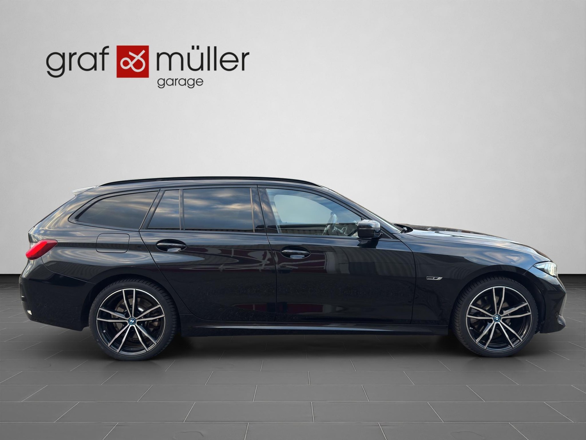 BMW 320e xDrive Touring-image-17