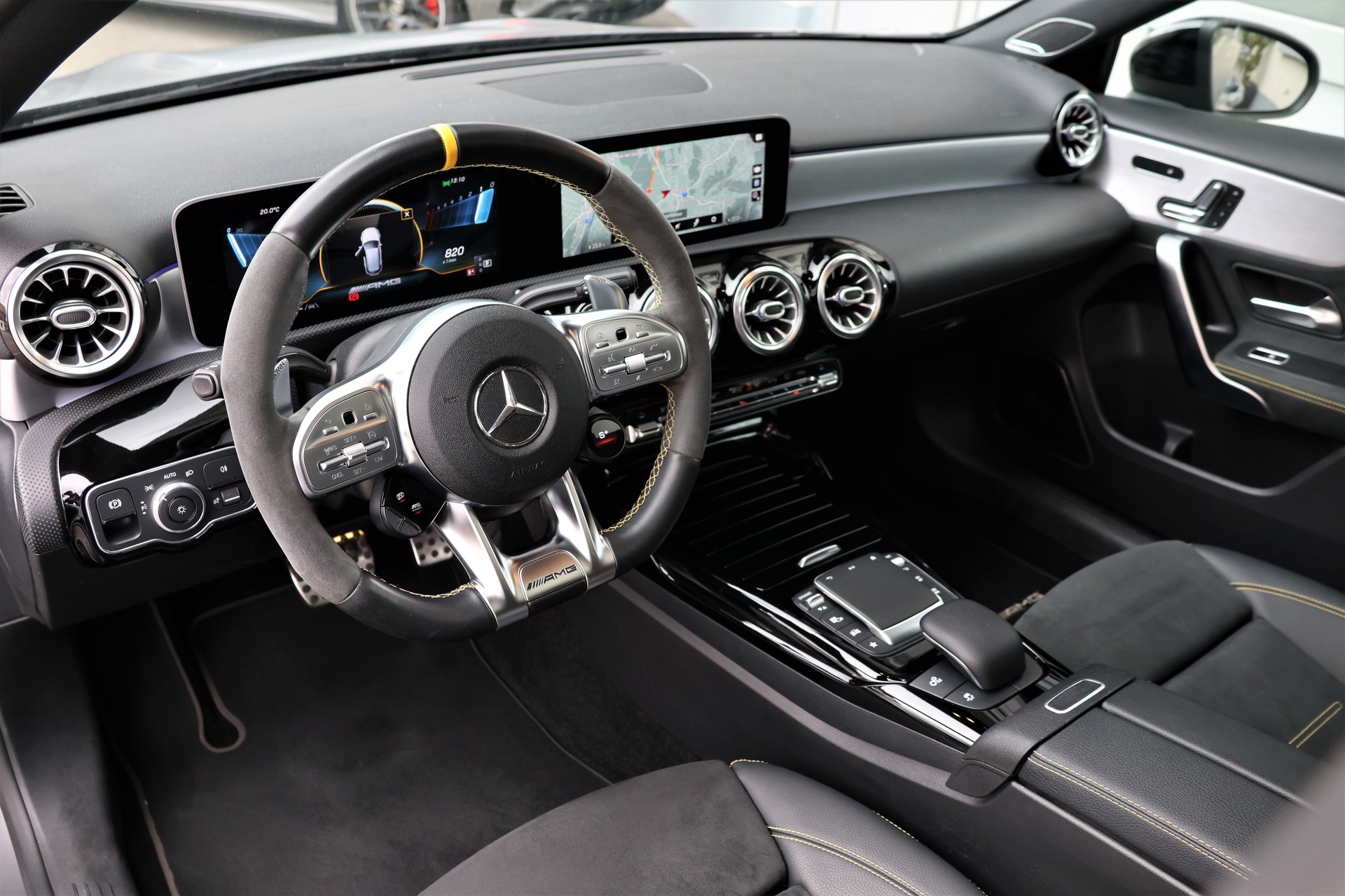 MERCEDES-BENZ A 45 S AMG 4Matic+ Speedshift (CH) *DesignoMagno*-image-10