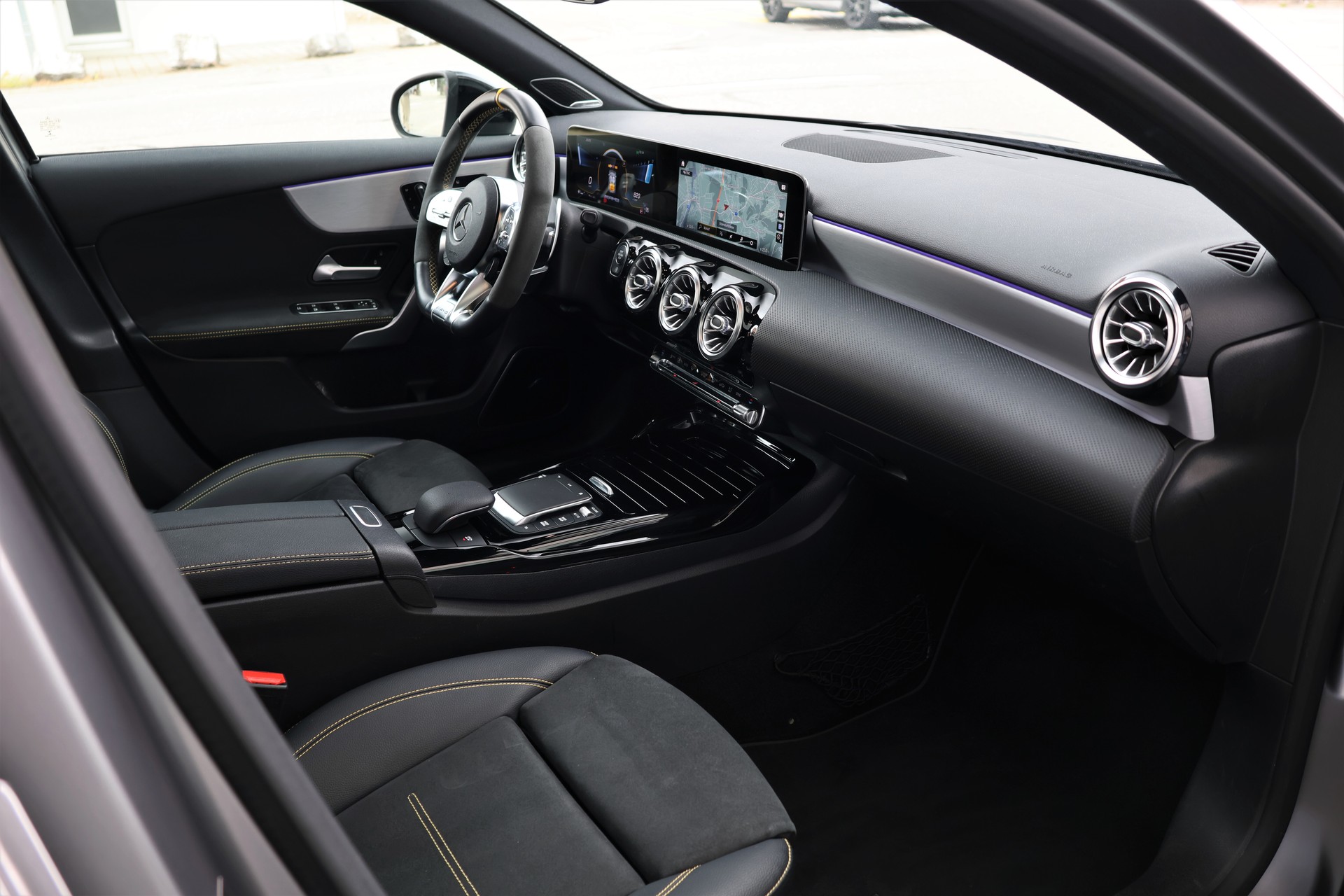 MERCEDES-BENZ A 45 S AMG 4Matic+ Speedshift (CH) *DesignoMagno*-image-19