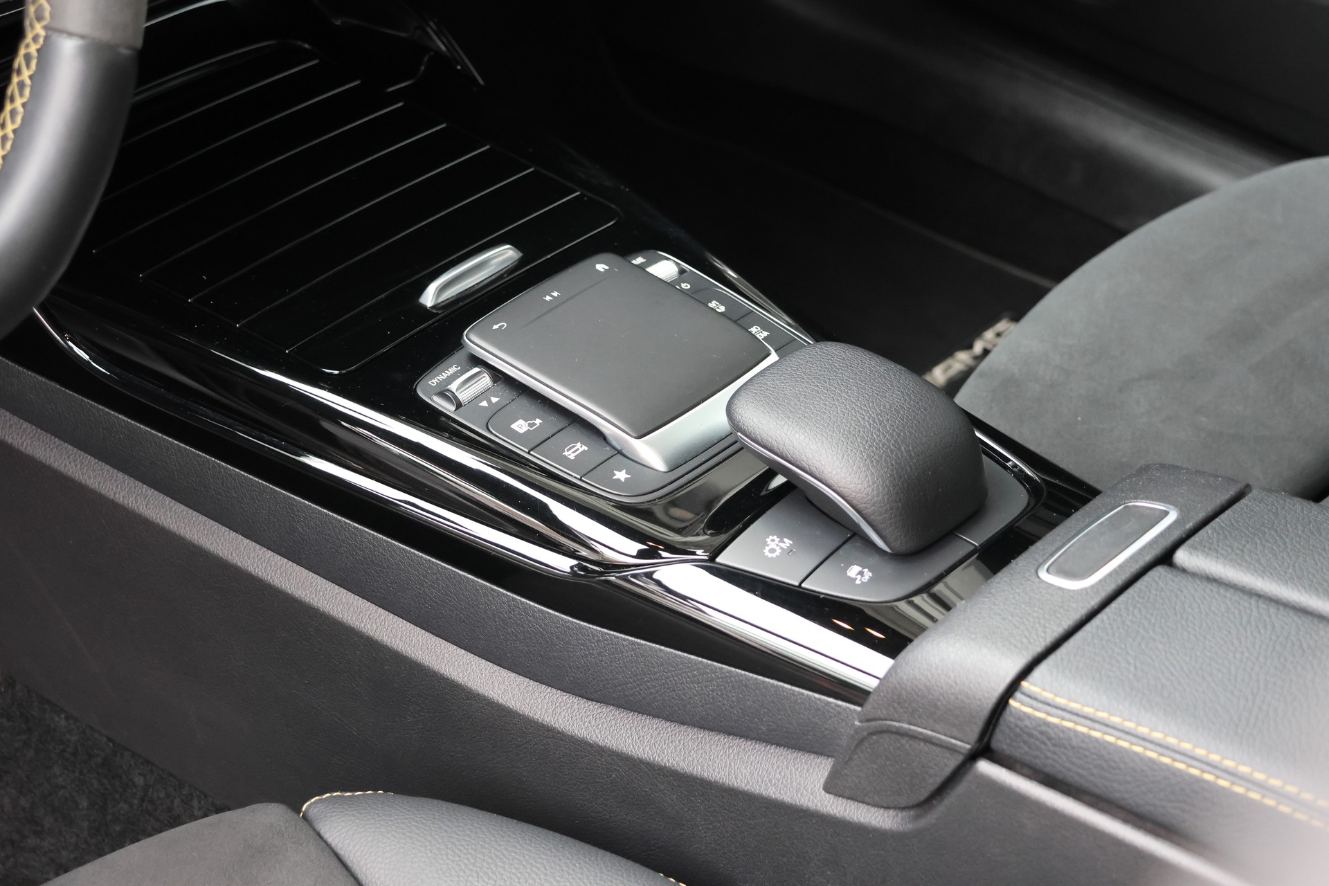 MERCEDES-BENZ A 45 S AMG 4Matic+ Speedshift (CH) *DesignoMagno*-image-11