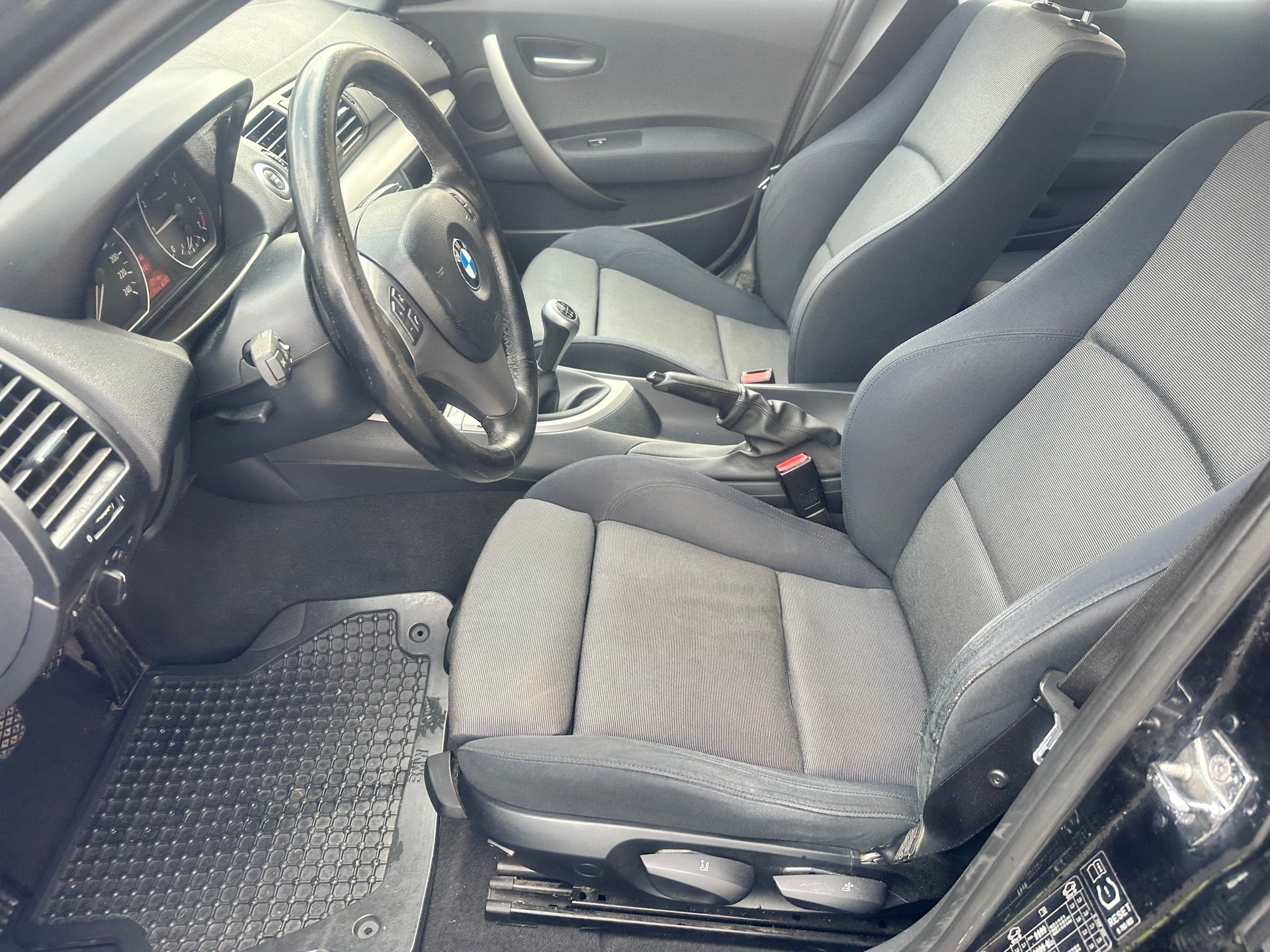 BMW 118i-image-12