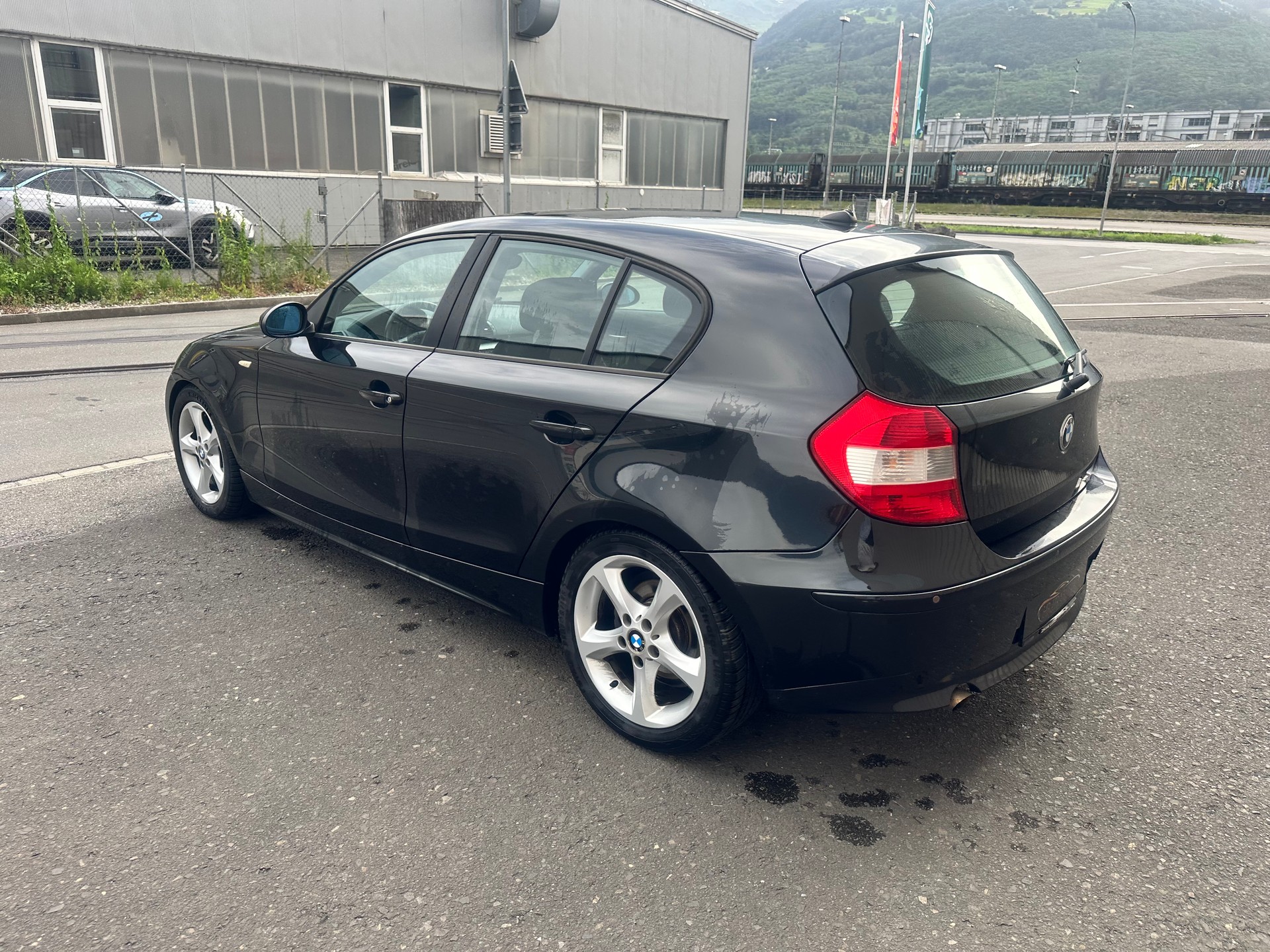 BMW 118i-image-4