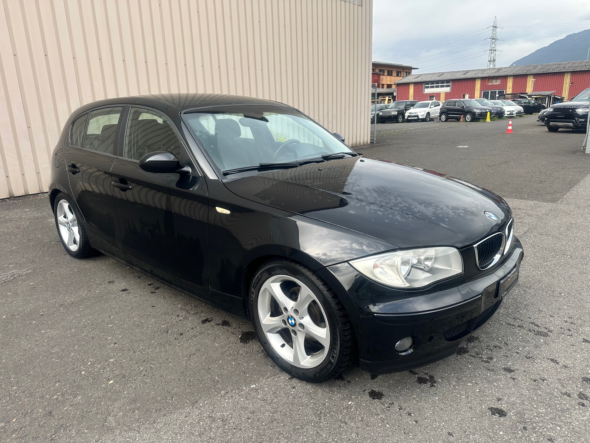 BMW 118i-image-1
