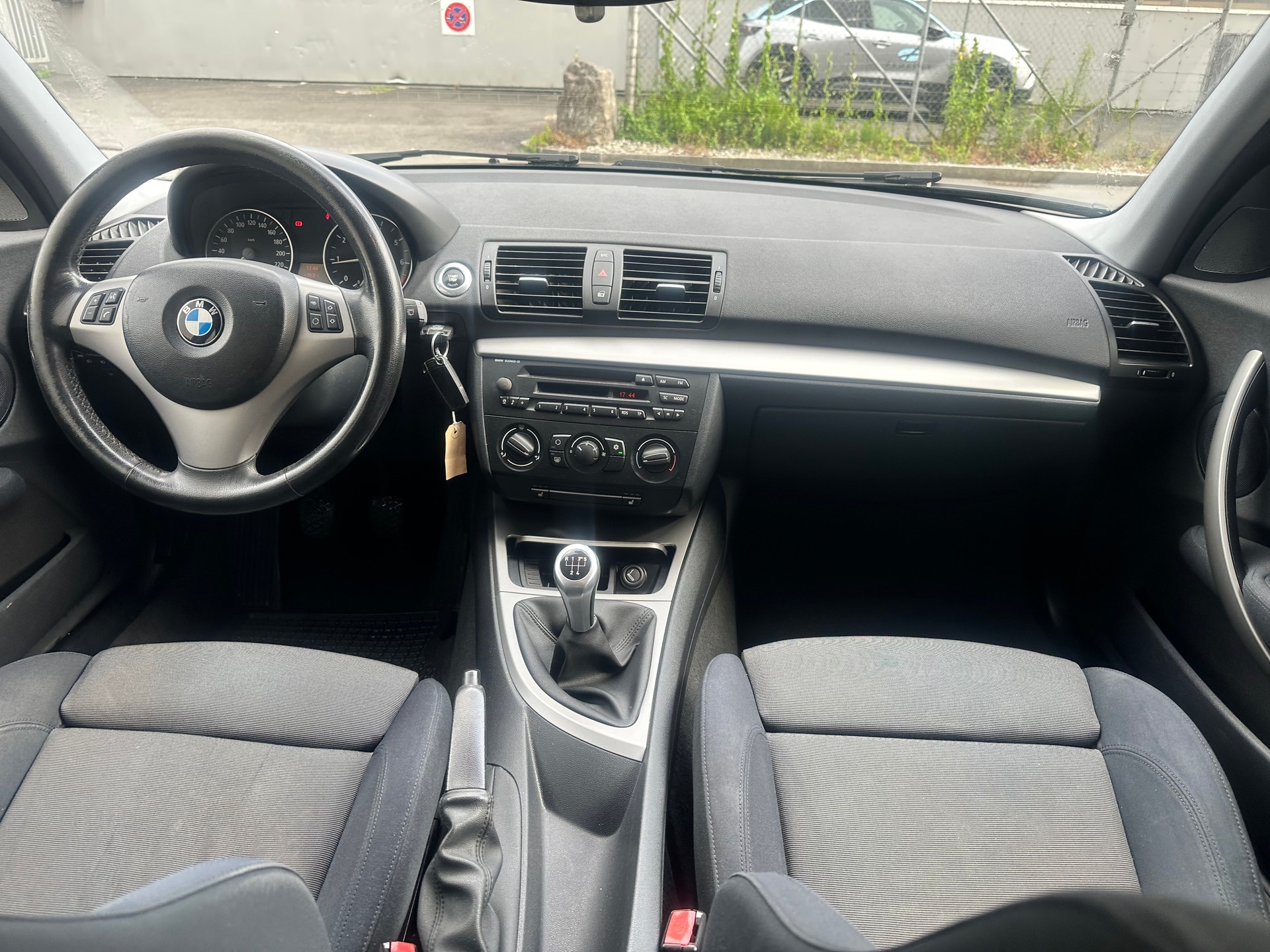 BMW 118i-image-10
