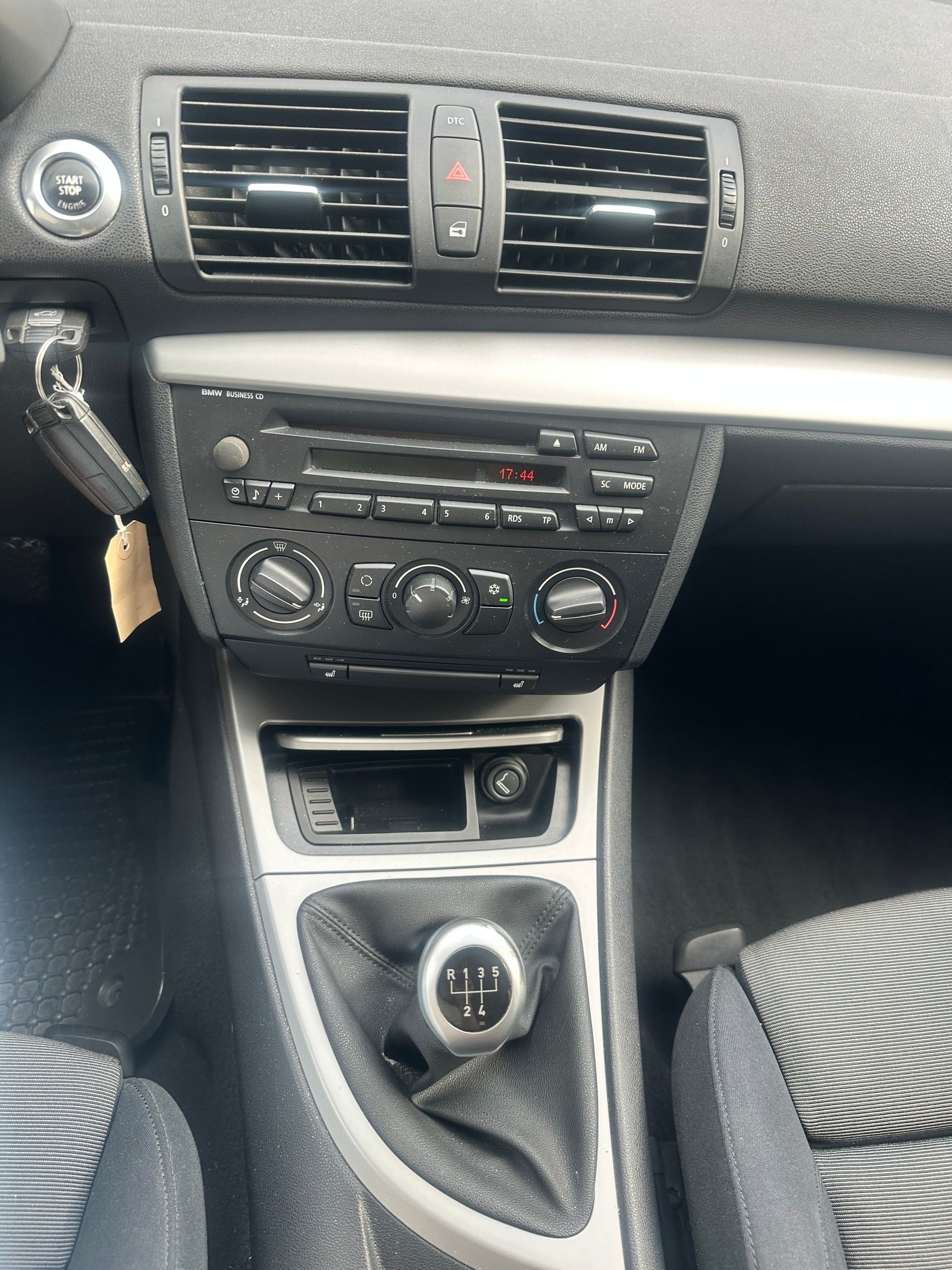 BMW 118i-image-11