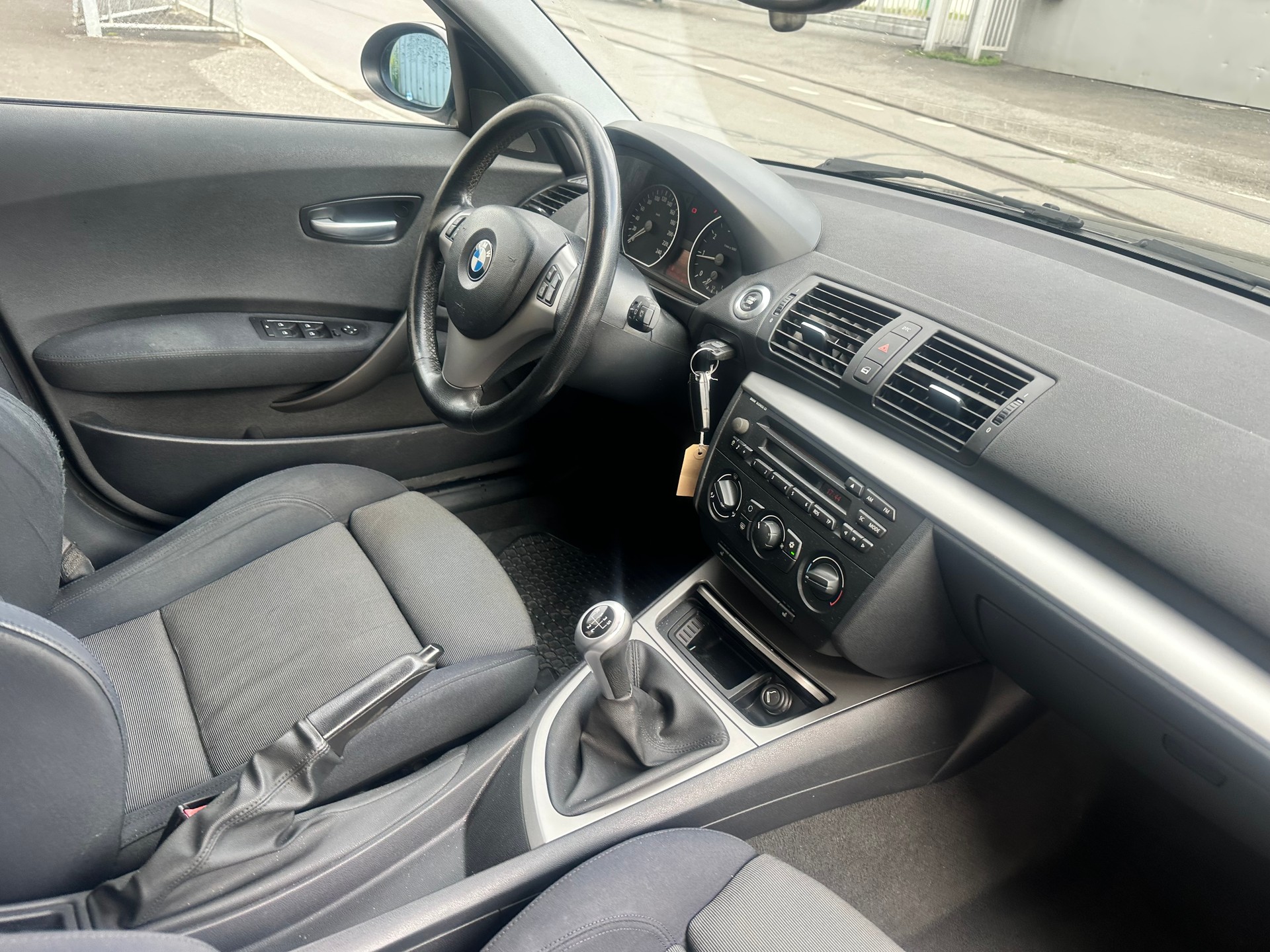 BMW 118i-image-15
