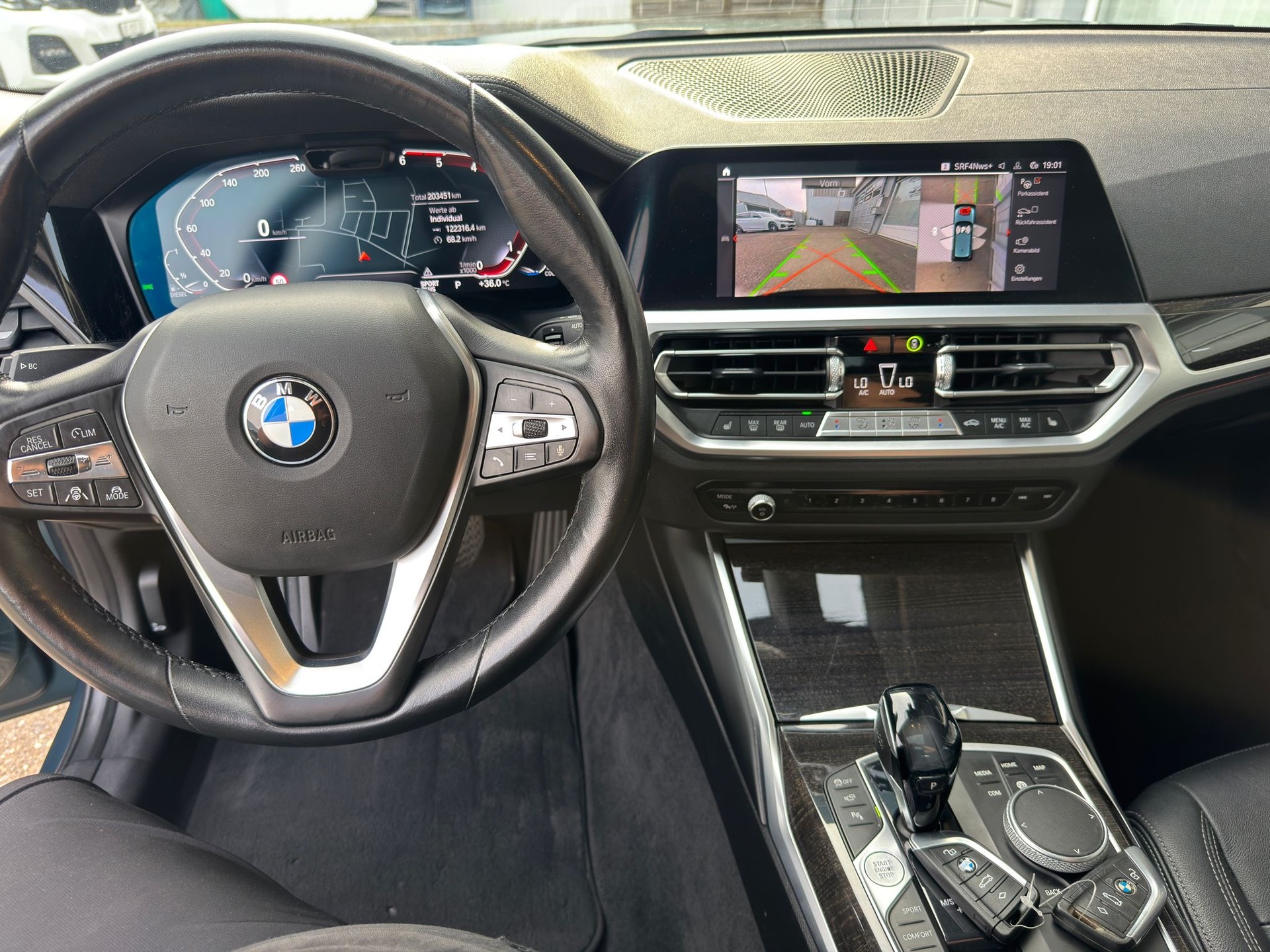 BMW 330d xDrive 48V Touring Steptronic-image-13