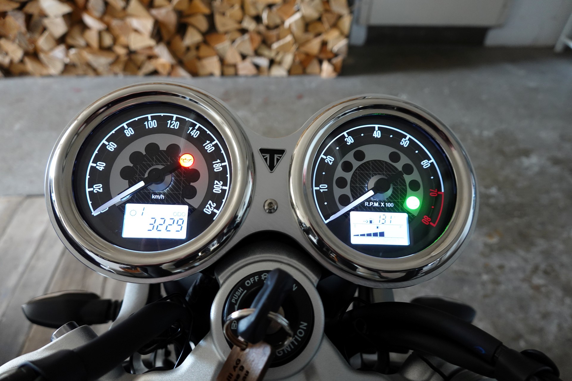 TRIUMPH Speed Twin 1200-image-1