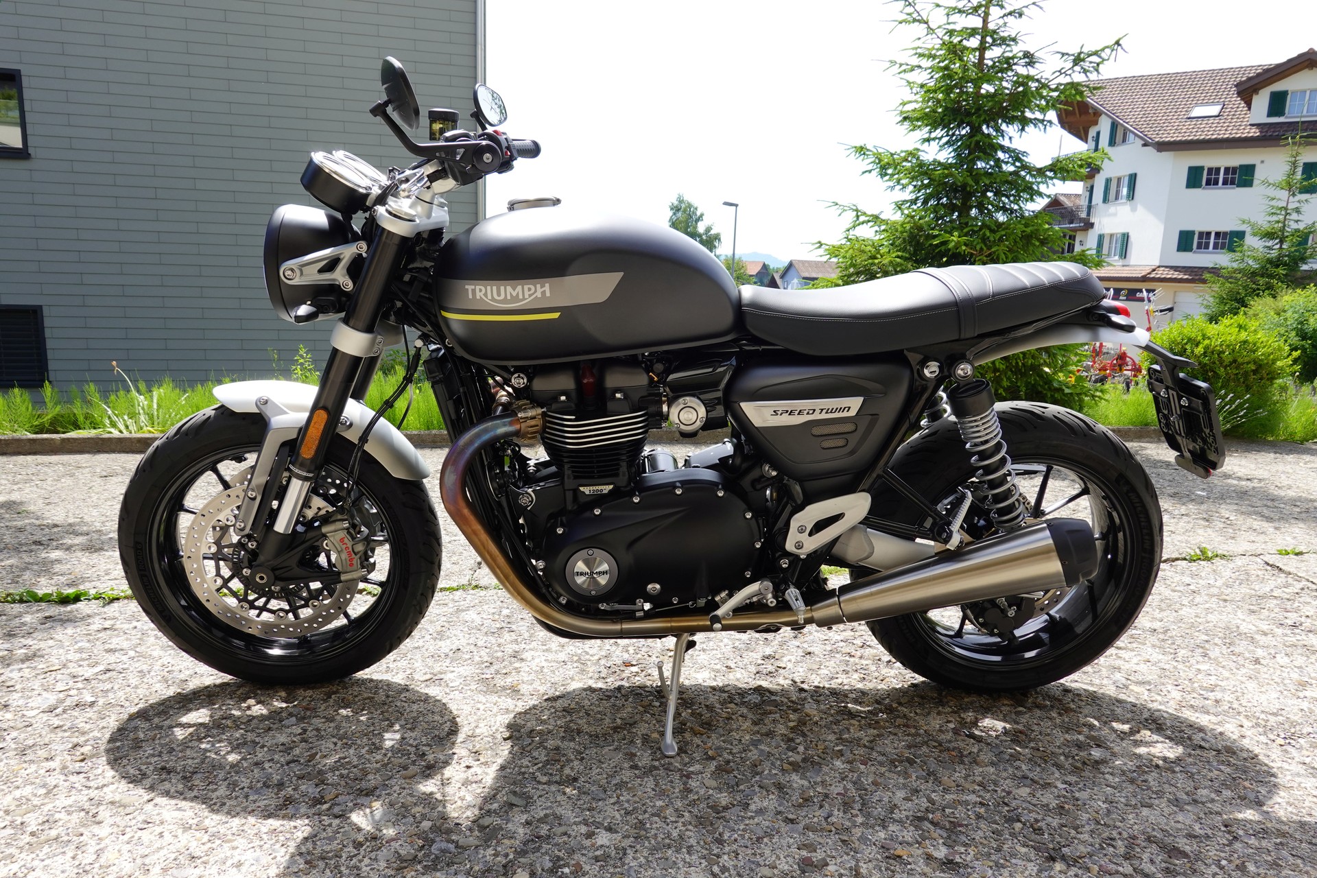 TRIUMPH Speed Twin 1200-image-2
