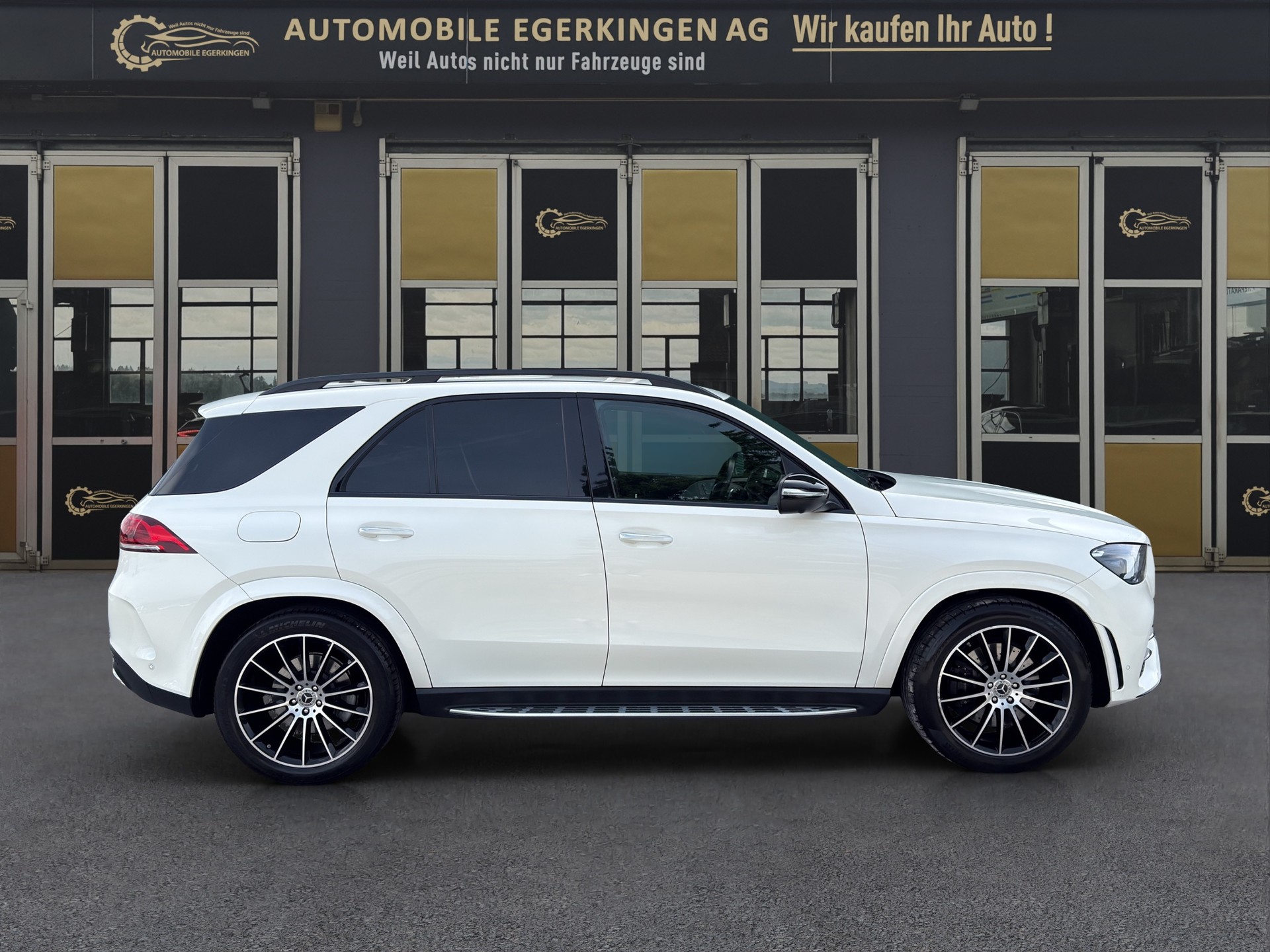 MERCEDES-BENZ GLE 300 d AMG Line 4matic-showroom-element-3
