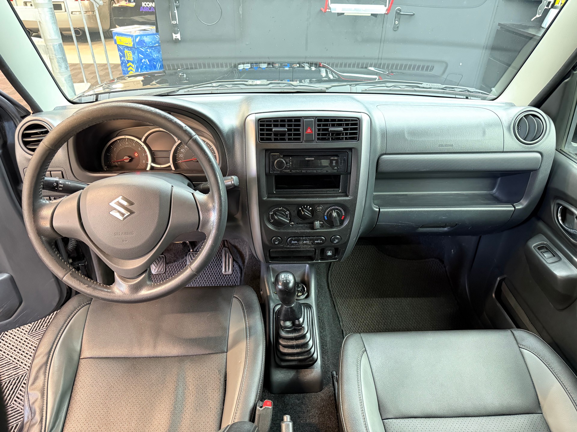 SUZUKI Jimny 1.3 16V Compact+-image-6