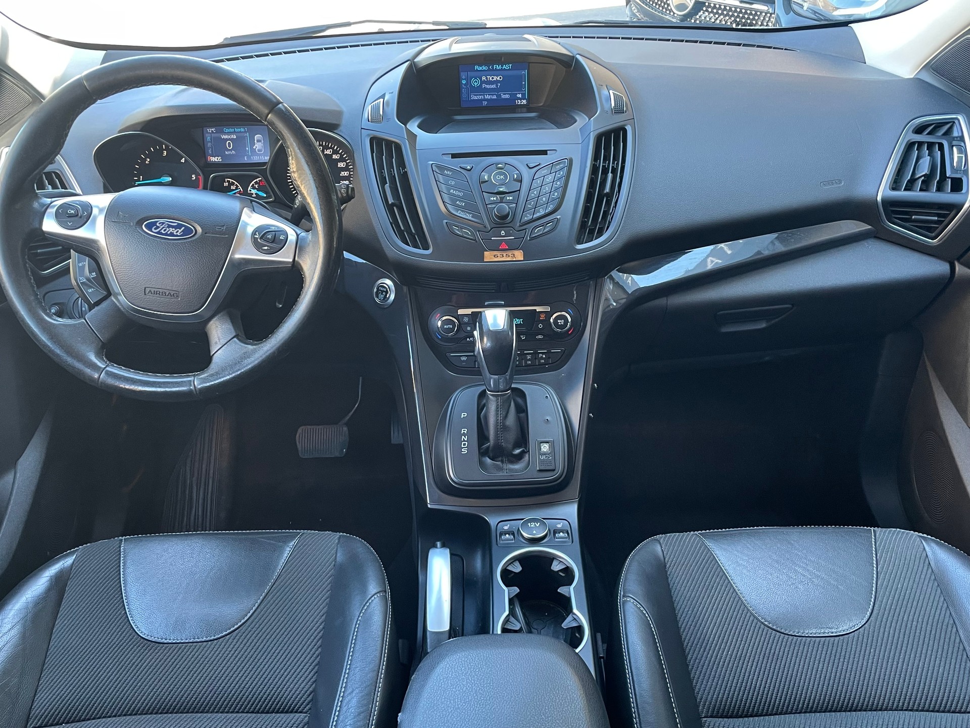 FORD Kuga 2.0 TDCi Carving 4WD PowerShift-image-4