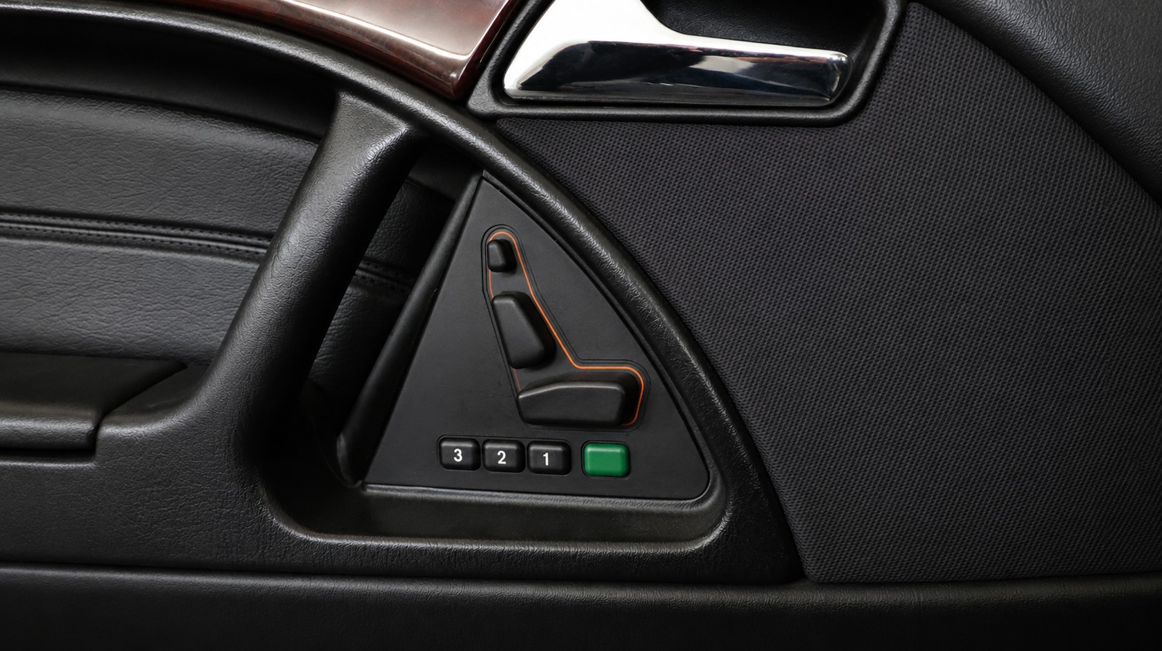 MERCEDES-BENZ SL 320-image-17
