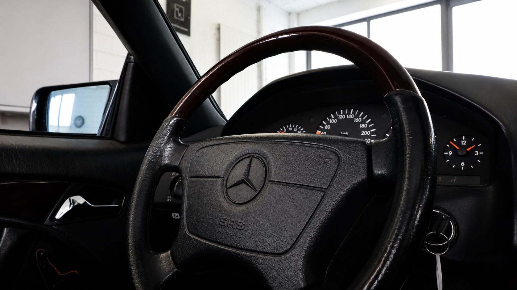 MERCEDES-BENZ SL 320-image-15