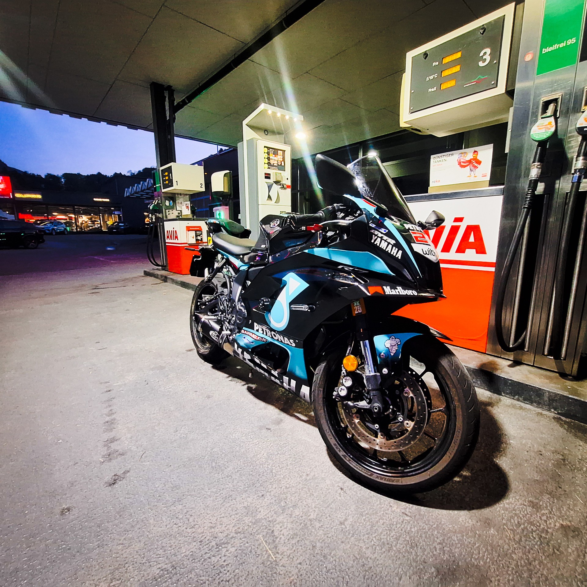 YAMAHA YZF-R7-image-0