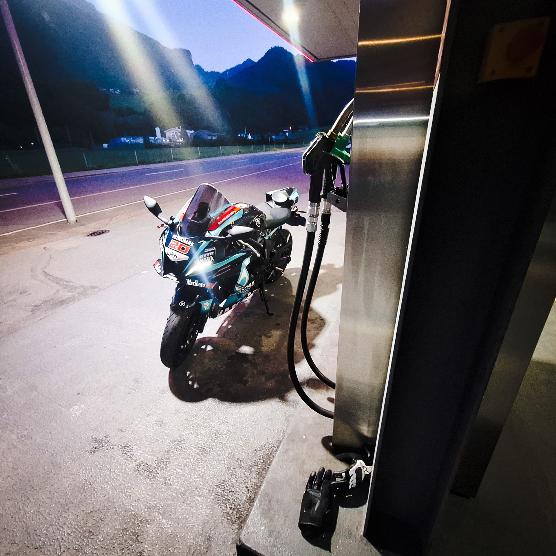 YAMAHA YZF-R7-image-1