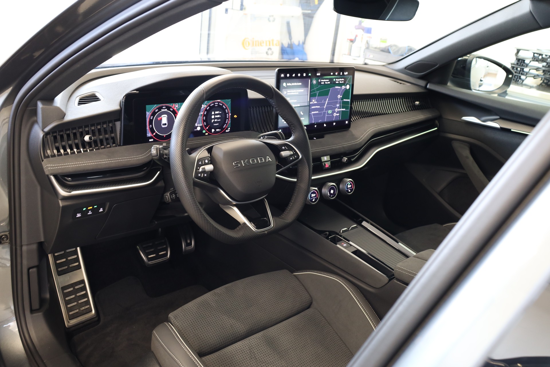 SKODA Superb Combi 2.0 TDi Sportline 4x4 DSG-image-7
