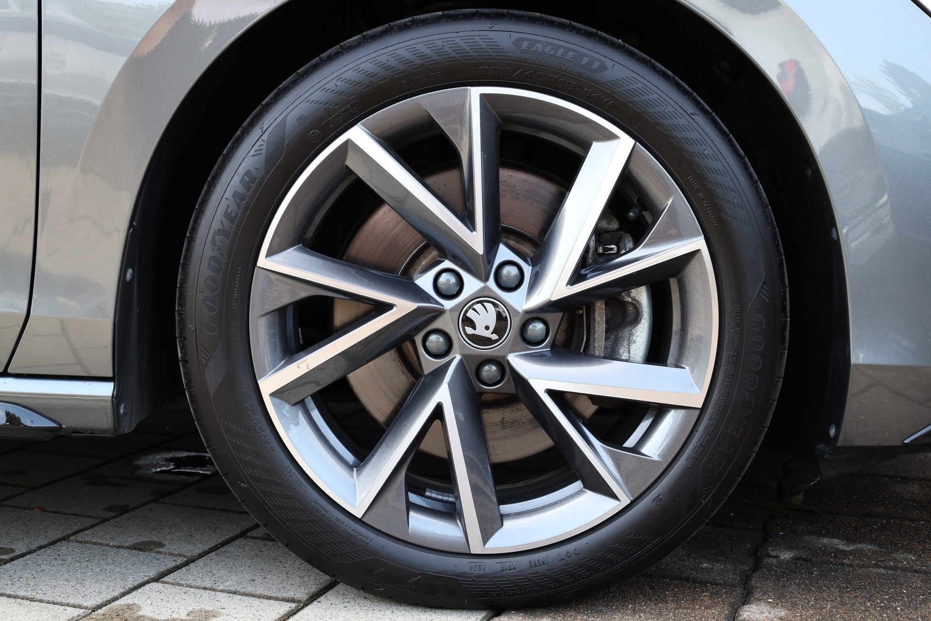 SKODA Superb Combi 2.0 TDi Sportline 4x4 DSG-image-27