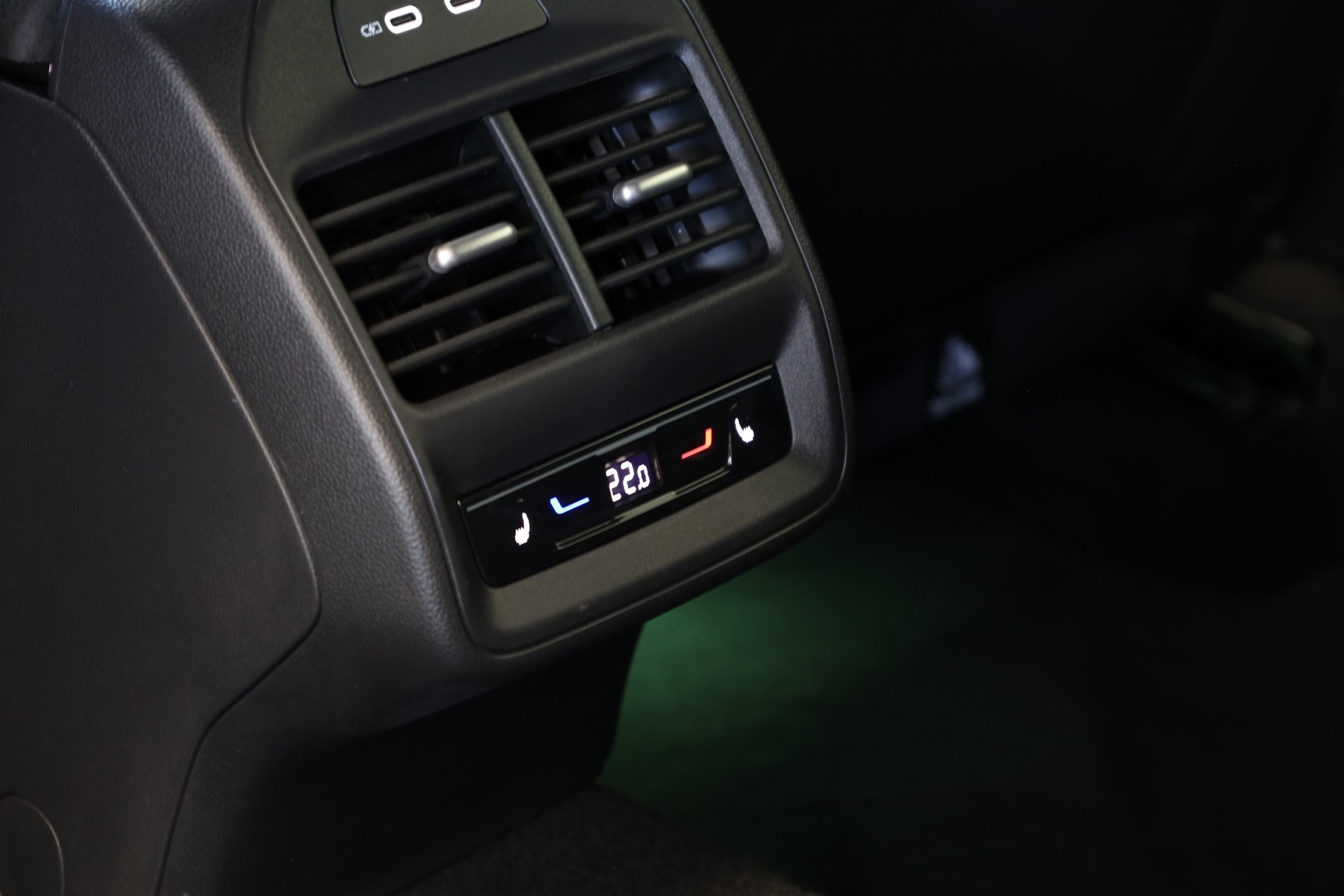 SKODA Superb Combi 2.0 TDi Sportline 4x4 DSG-image-14