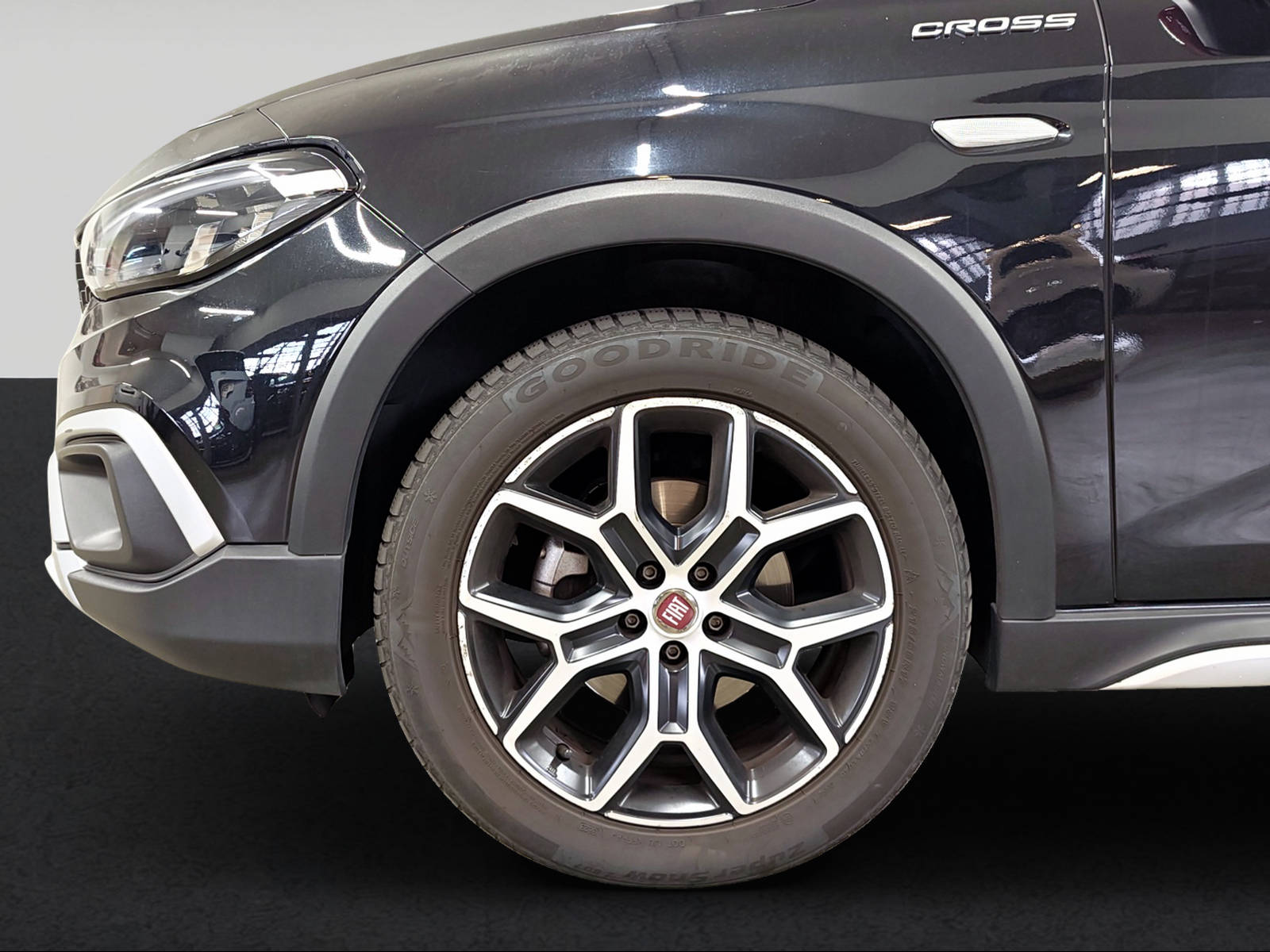 FIAT Tipo Hybrid 1.5 Cross-showroom-element-3