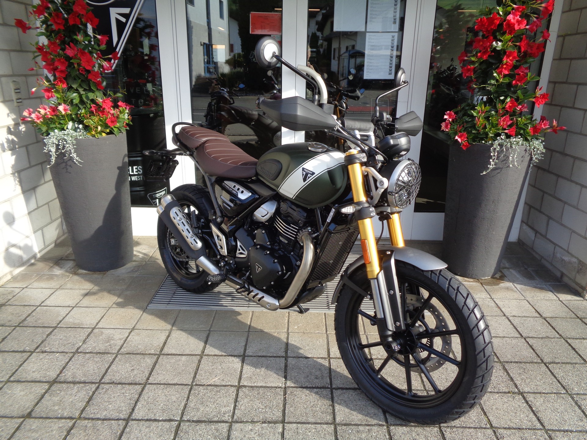 TRIUMPH Scrambler 400 X-image-2