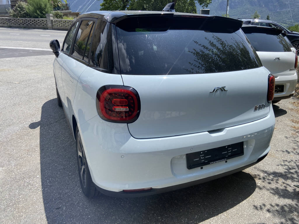 JAC E30X Electric-showroom-element-1