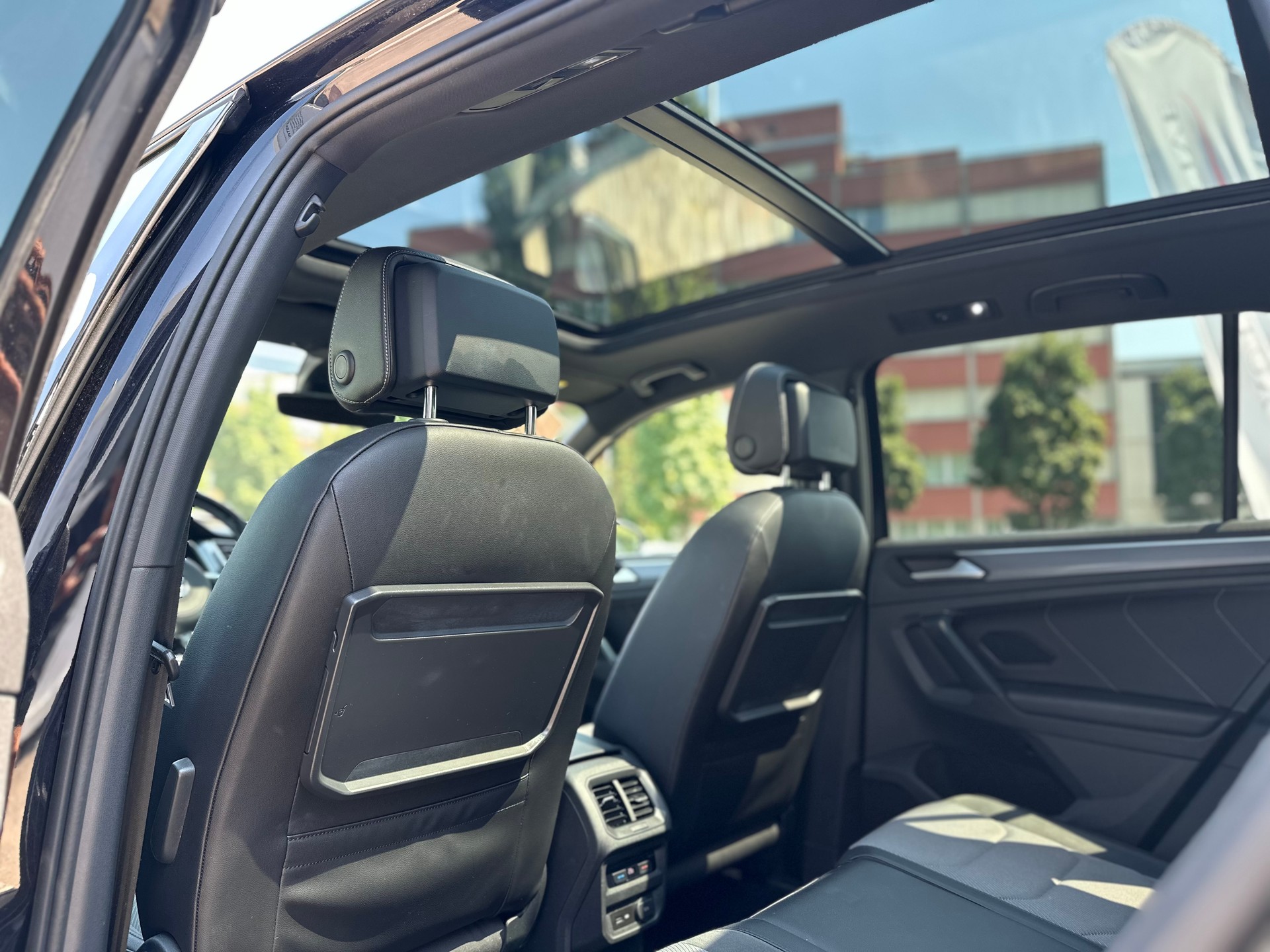 VW Tiguan 2.0 TDI SCR Highline 4Motion DSG-image-10