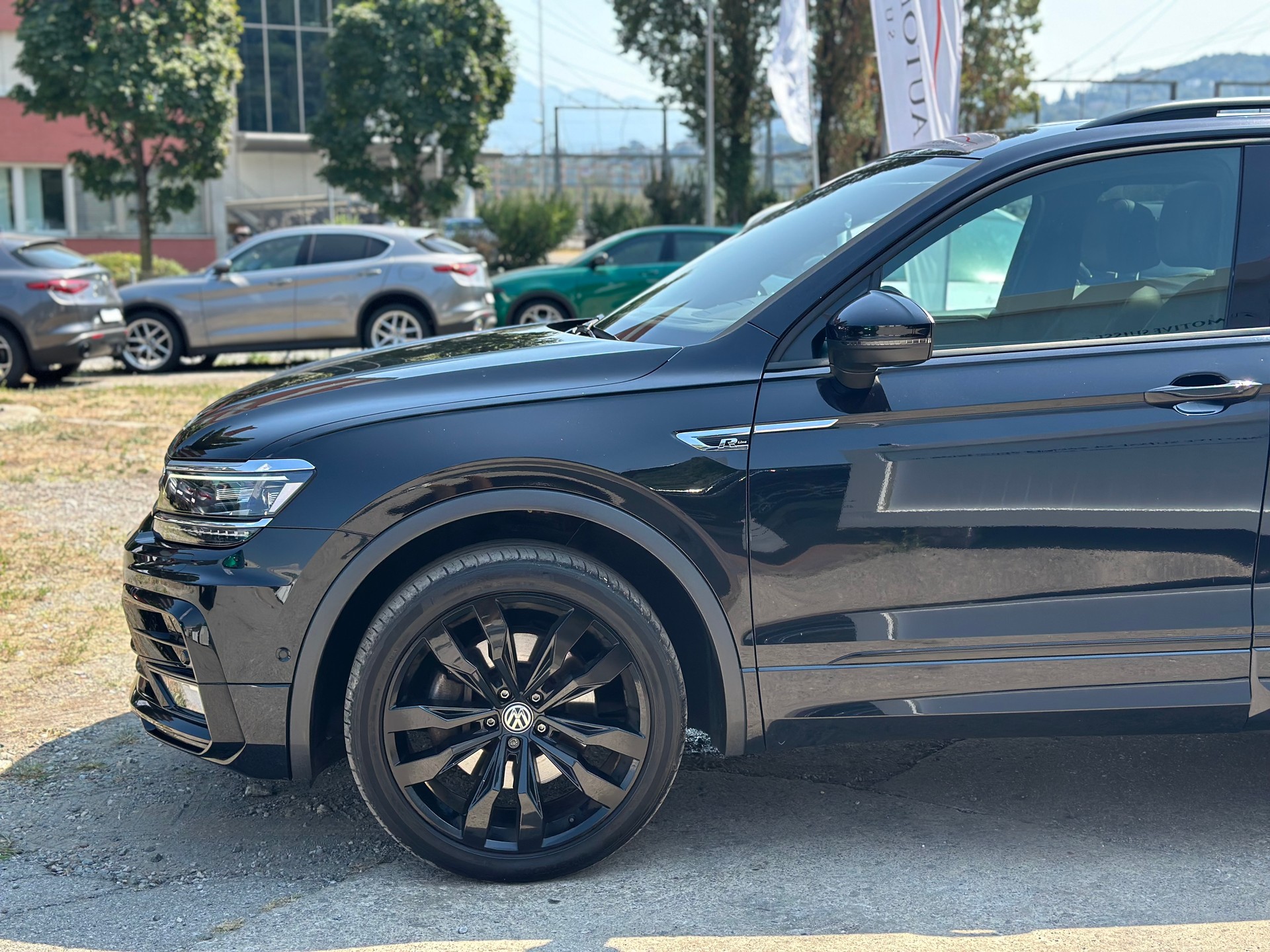 VW Tiguan 2.0 TDI SCR Highline 4Motion DSG-image-3