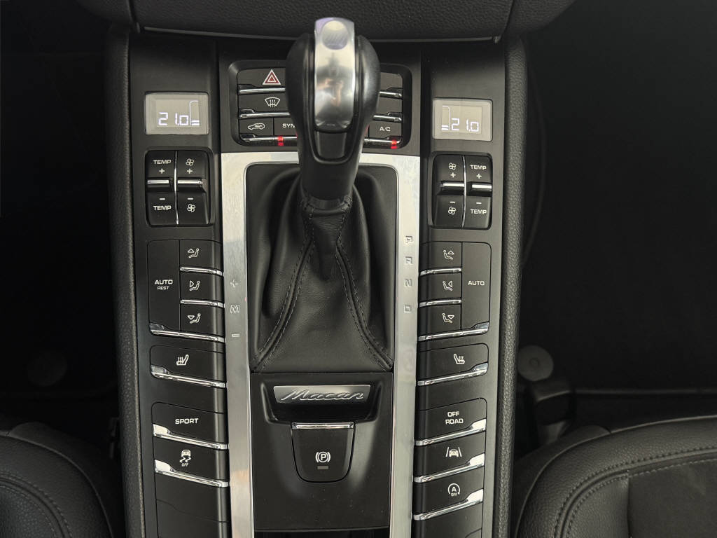PORSCHE Macan 2.0-image-16