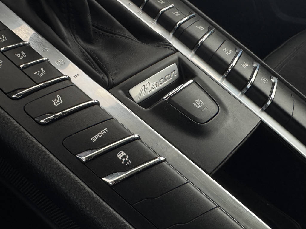 PORSCHE Macan 2.0-image-17