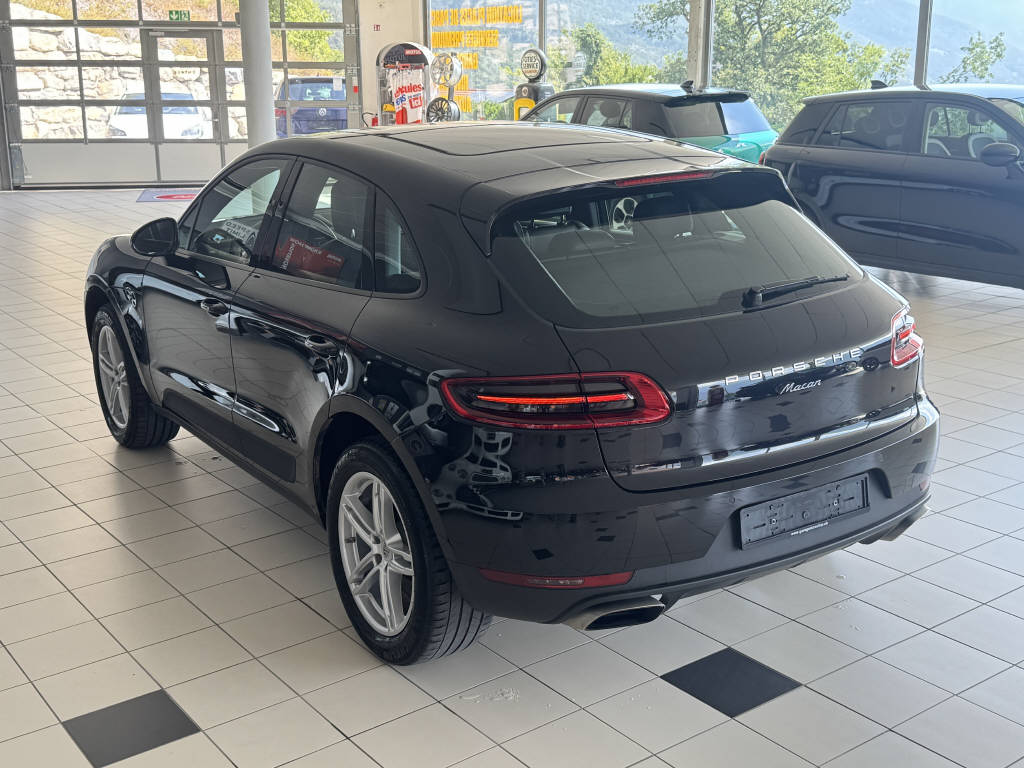 PORSCHE Macan 2.0-showroom-element-1