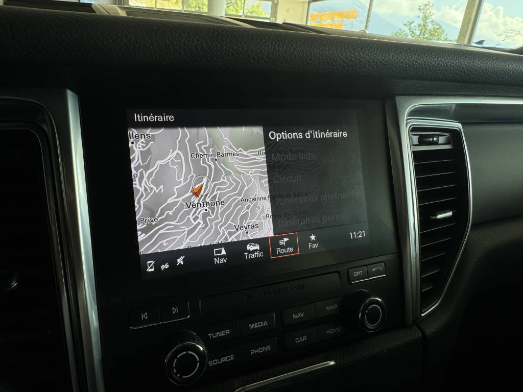 PORSCHE Macan 2.0-image-15