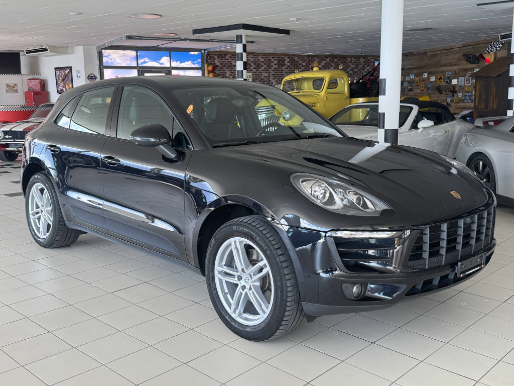 PORSCHE Macan 2.0-showroom-element-2