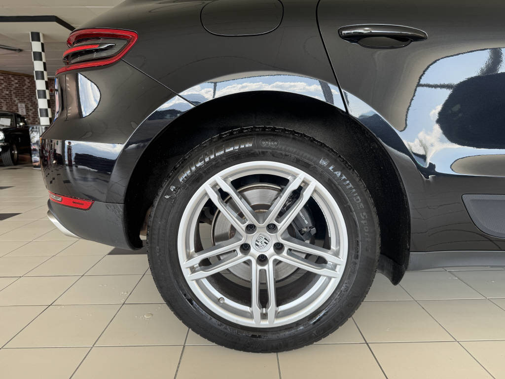 PORSCHE Macan 2.0-image-30