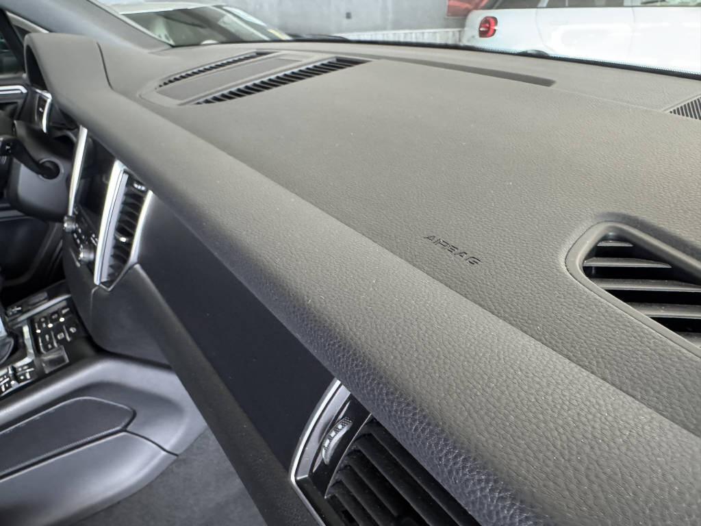PORSCHE Macan 2.0-image-23