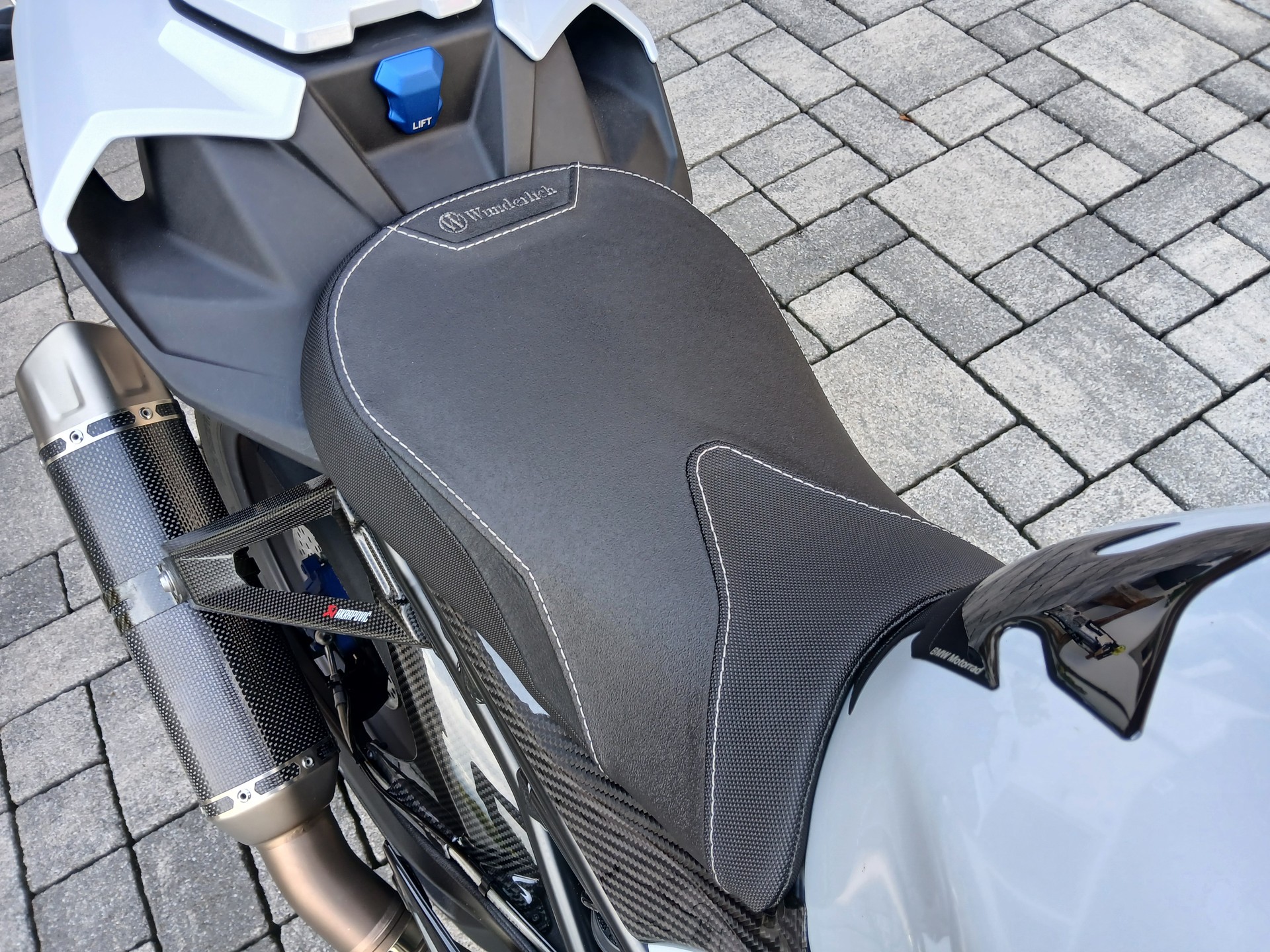 BMW M 1000 R-image-4