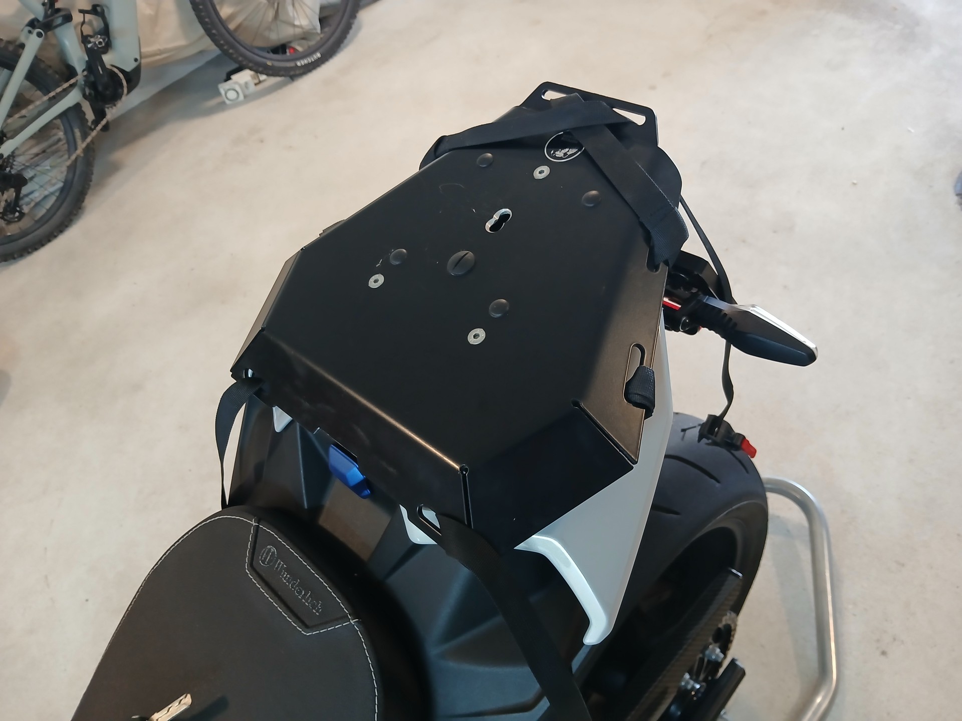 BMW M 1000 R-image-8