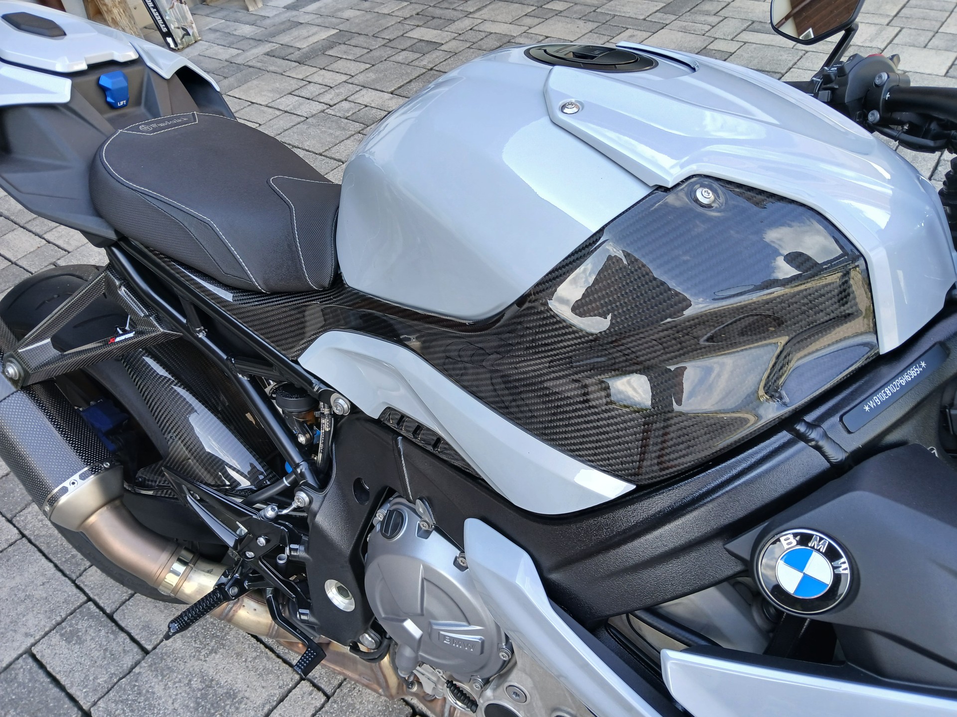 BMW M 1000 R-image-5