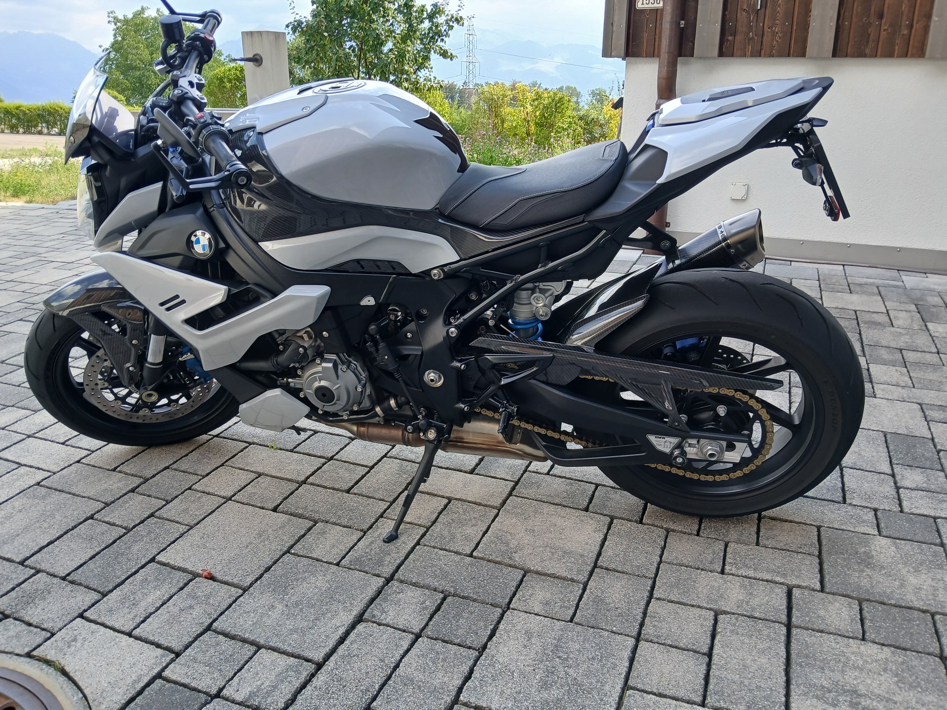 BMW M 1000 R-image-1