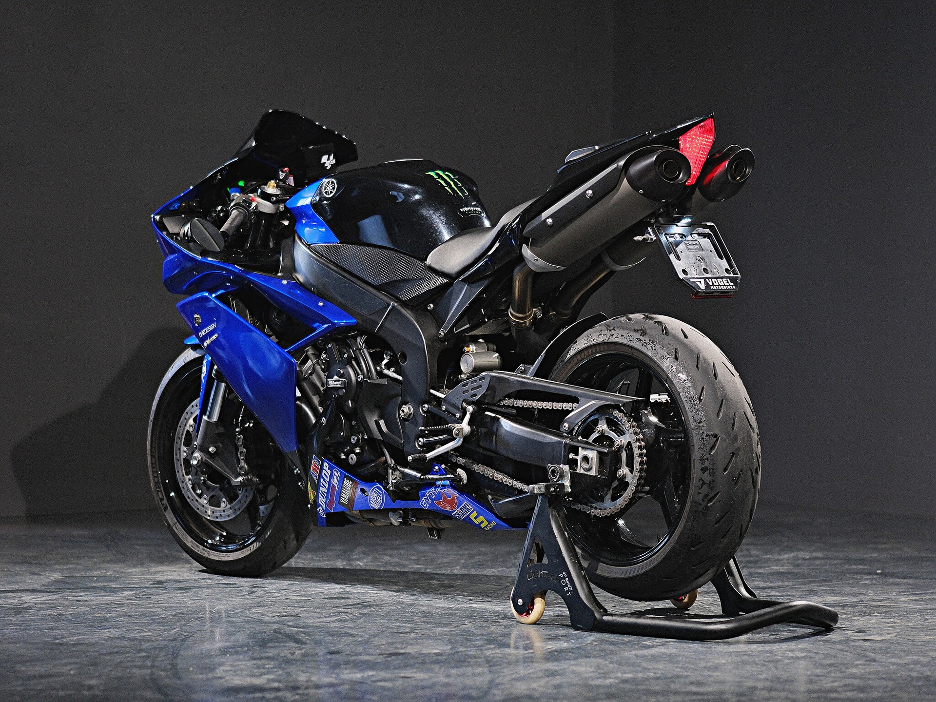 YAMAHA YZF-R1-showroom-element-2