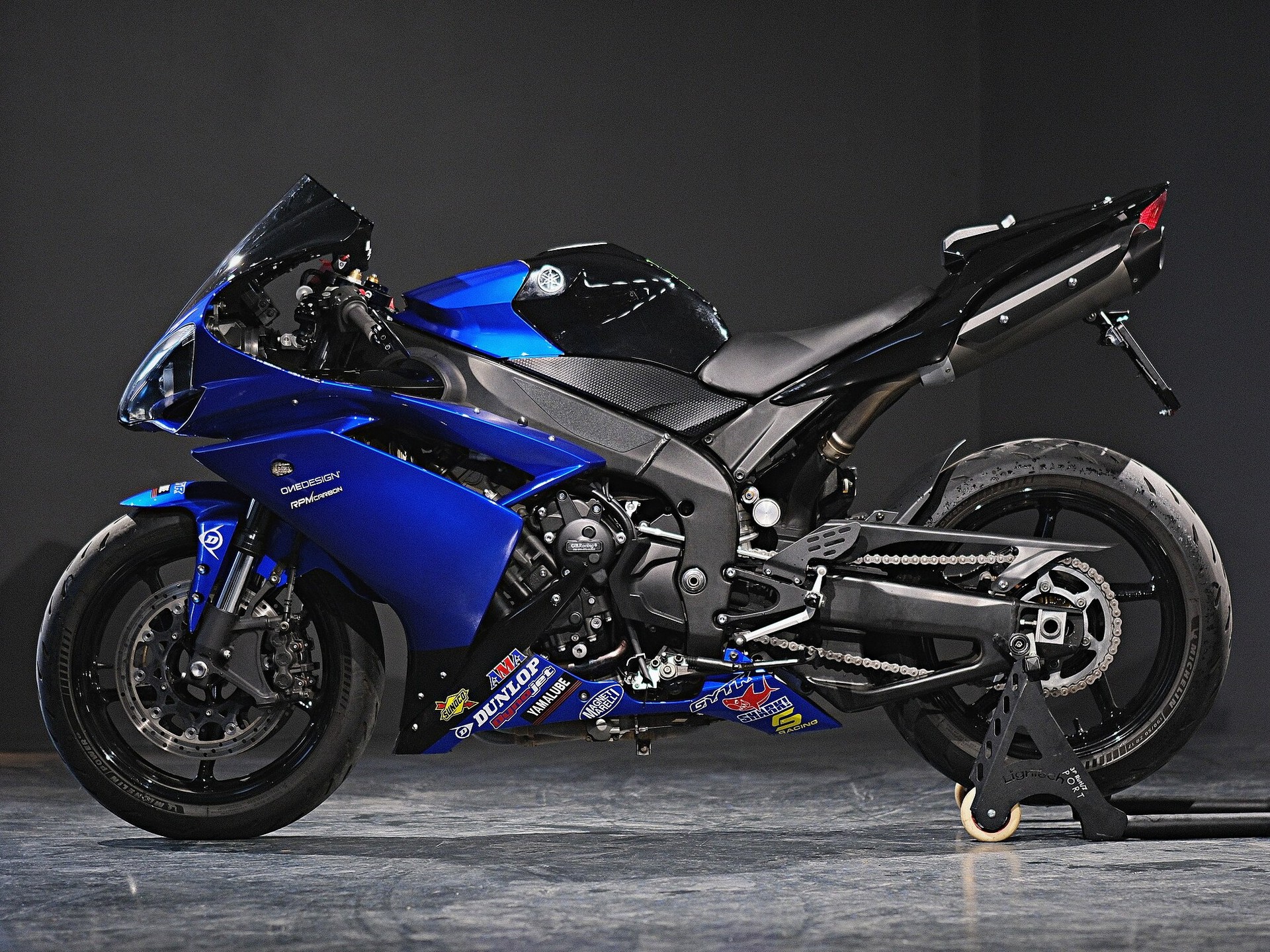 YAMAHA YZF-R1-showroom-element-3