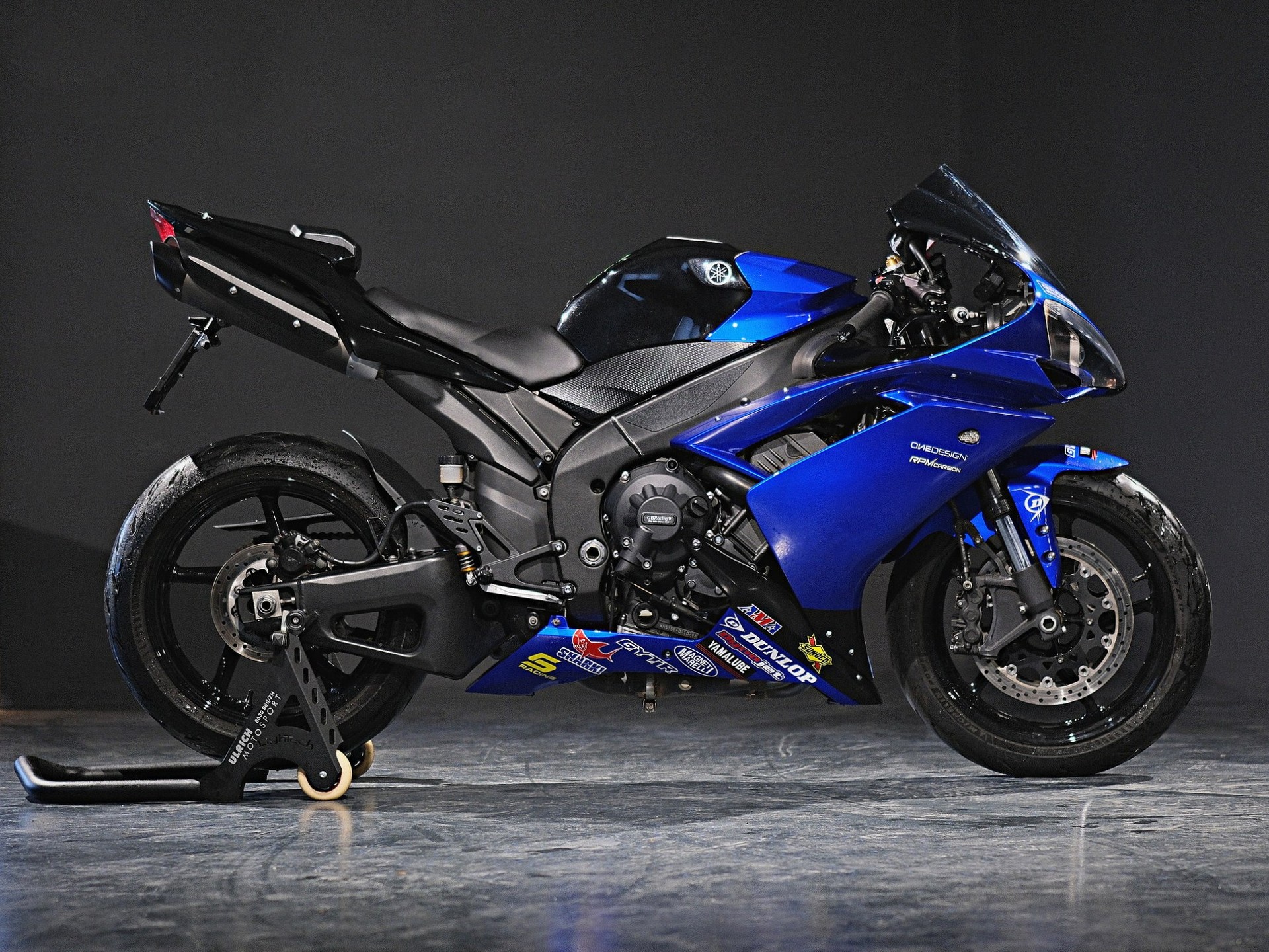 YAMAHA YZF-R1-showroom-element-1