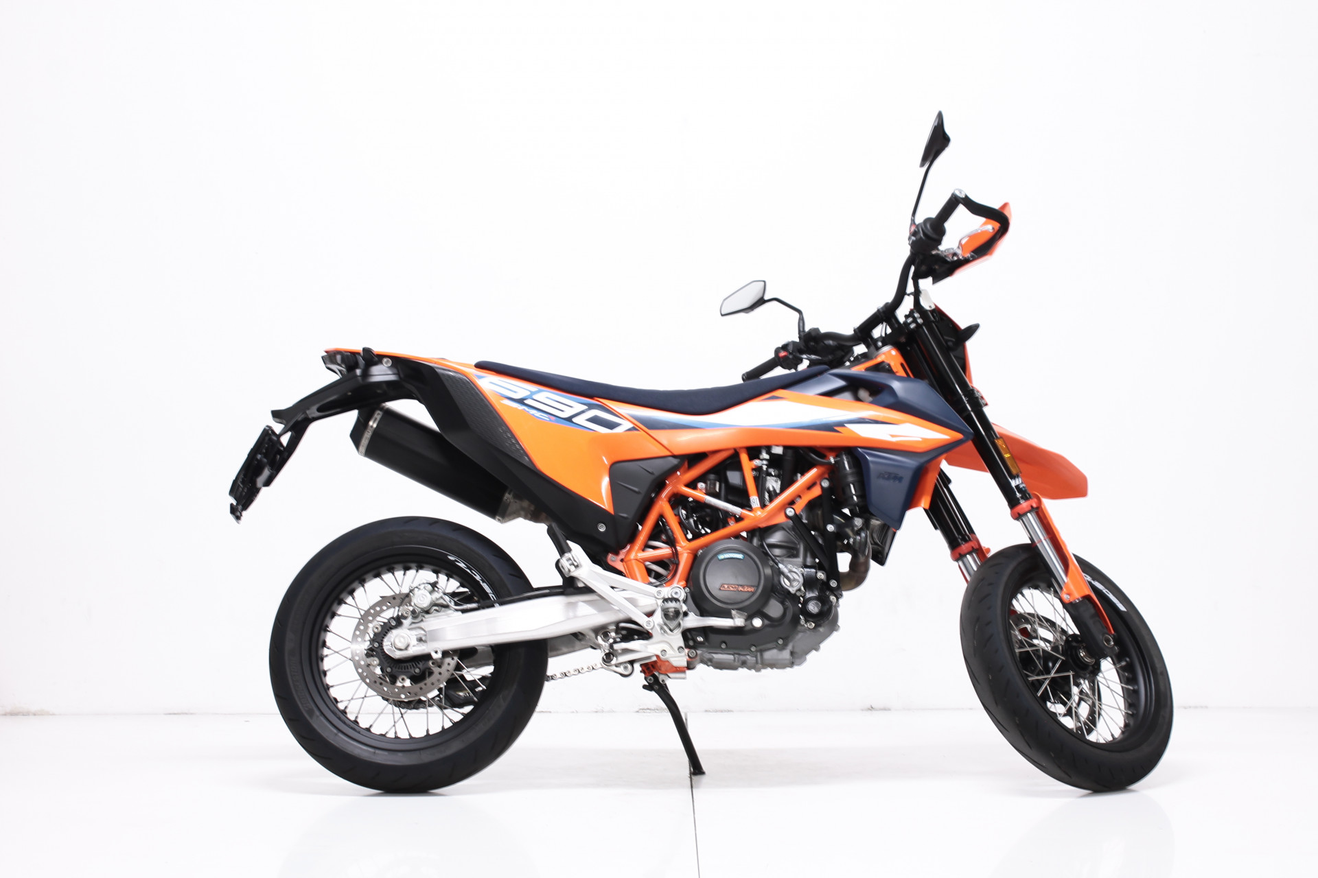 KTM 690 SMC R Supermoto-image-1