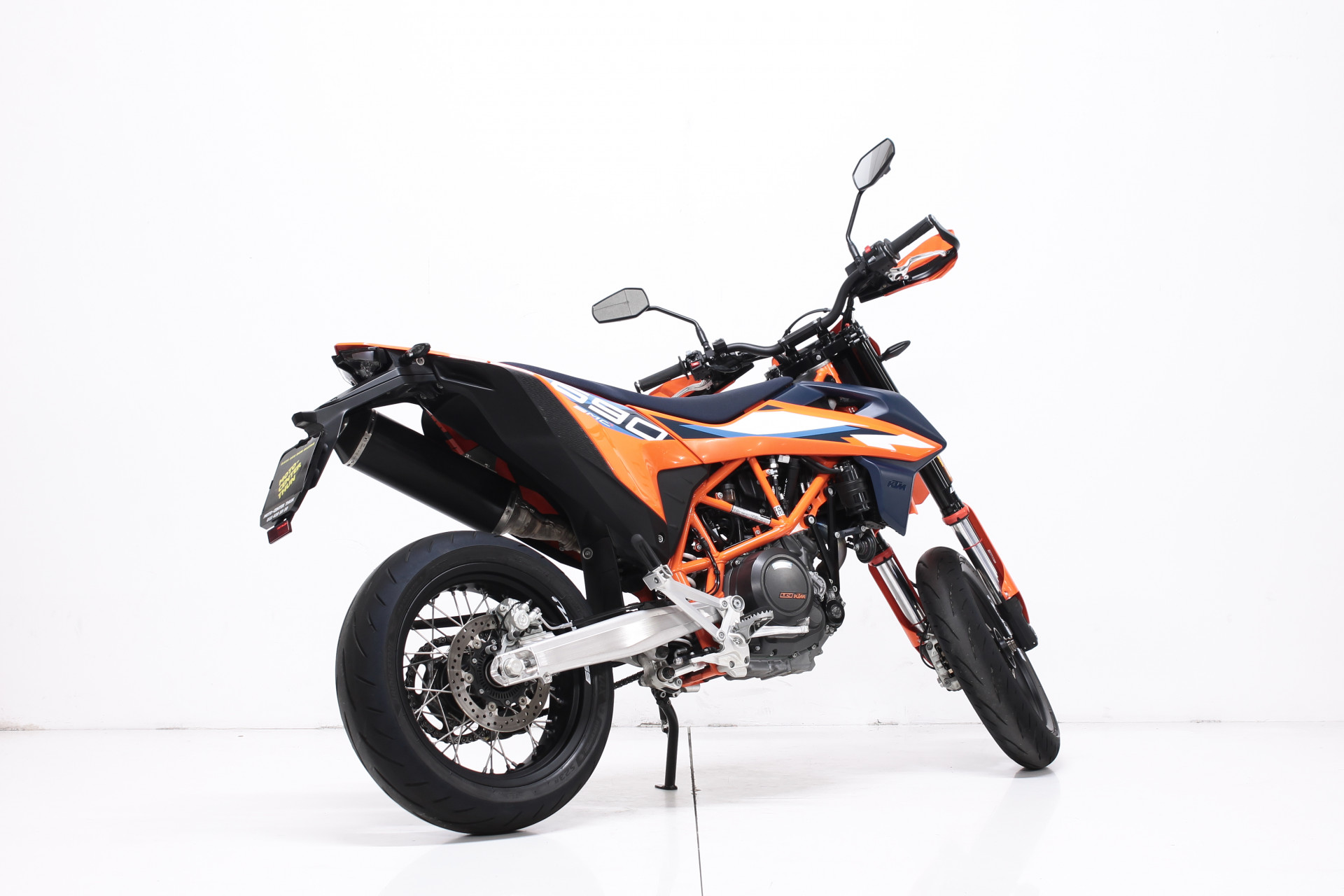 KTM 690 SMC R Supermoto-image-2