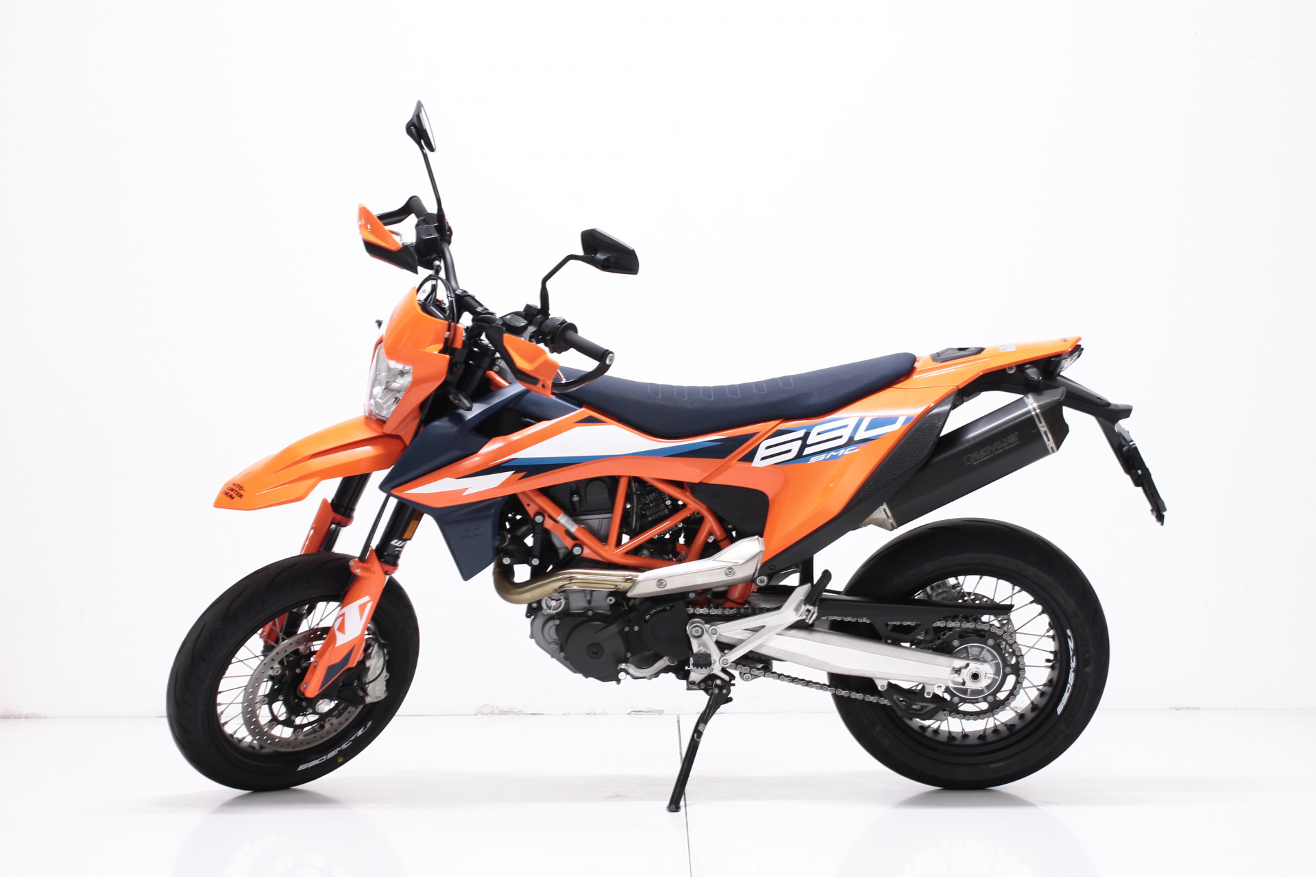 KTM 690 SMC R Supermoto-image-4