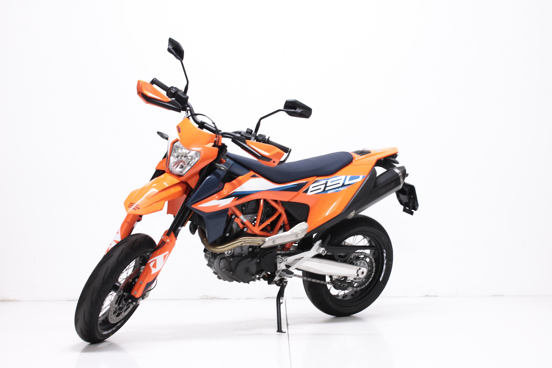 KTM 690 SMC R Supermoto-image-3