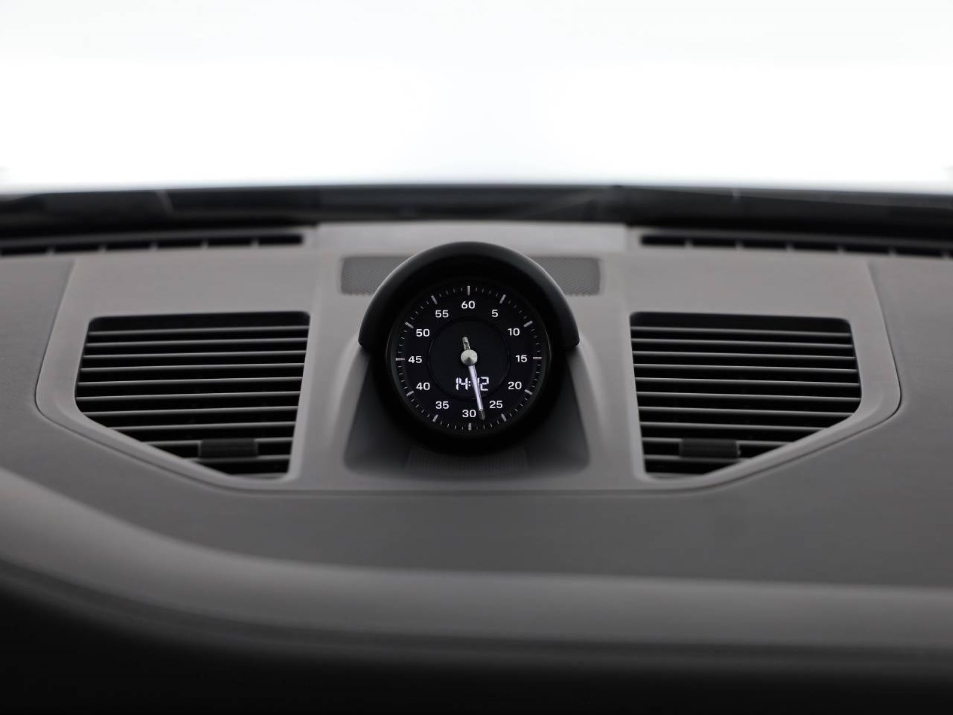 PORSCHE 911 Carrera S-image-12