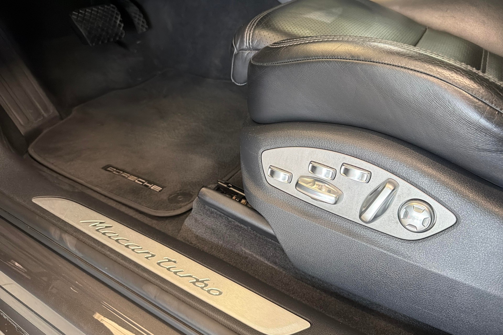 PORSCHE Macan Turbo PDK-image-20