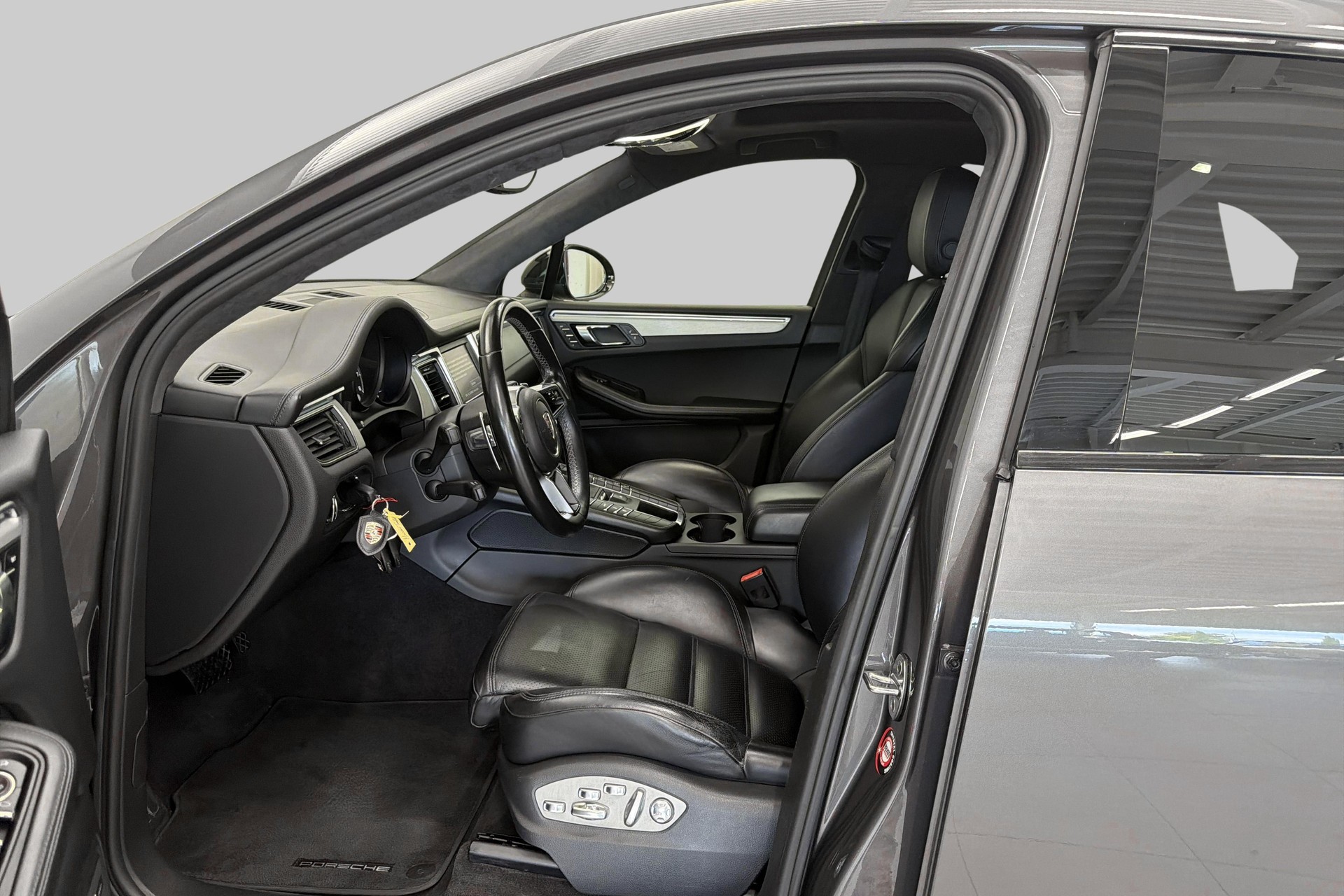 PORSCHE Macan Turbo PDK-image-7
