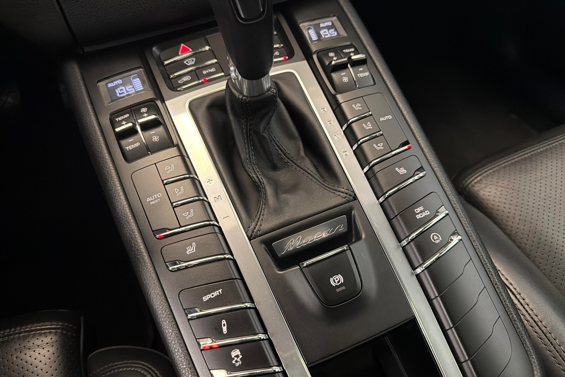 PORSCHE Macan Turbo PDK-image-14
